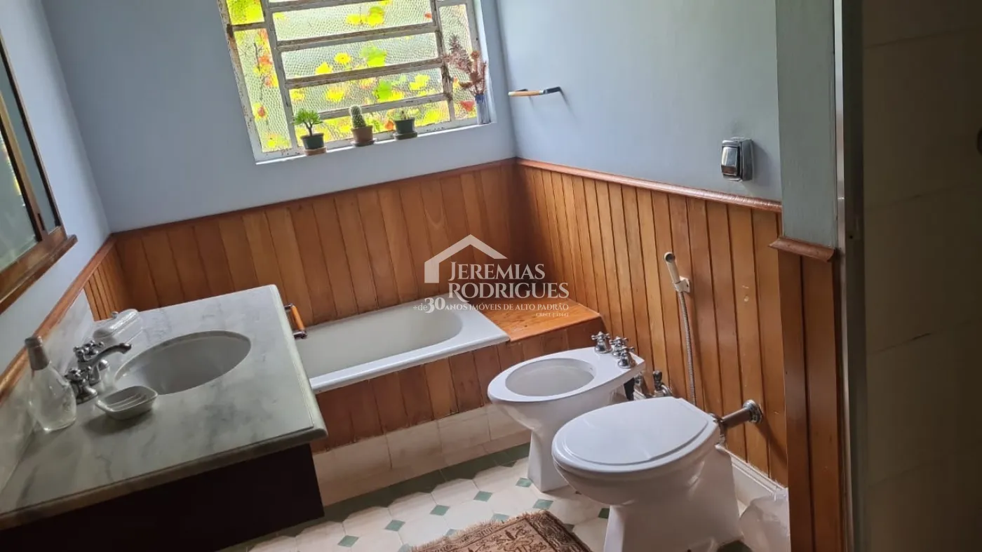 Casa à venda com 4 suítes no bairro Descansópolis em Campos do Jordão/SP.