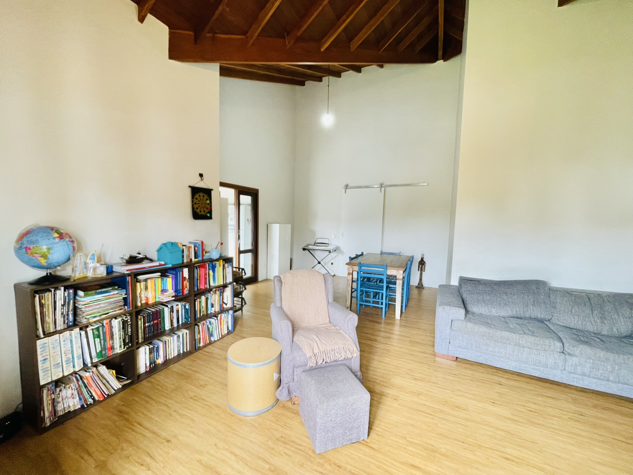 Casa para venda e locação com 4 dormitórios no Condomínio Parque dos Pássaros em Tremembé/SP.  