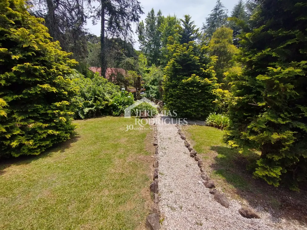 Casa com 4 dormitórios, 380 m² - Condomínio Jardim Véu da Noiva - Campos do Jordão/SP