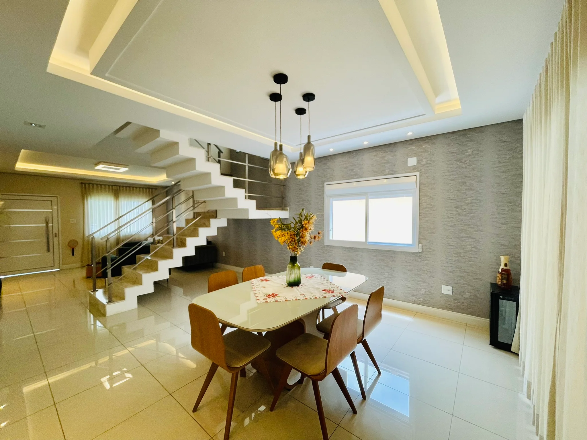 Casa à venda com 3 dormitórios no Condomínio Parque das Araucárias em Tremembé/SP. 