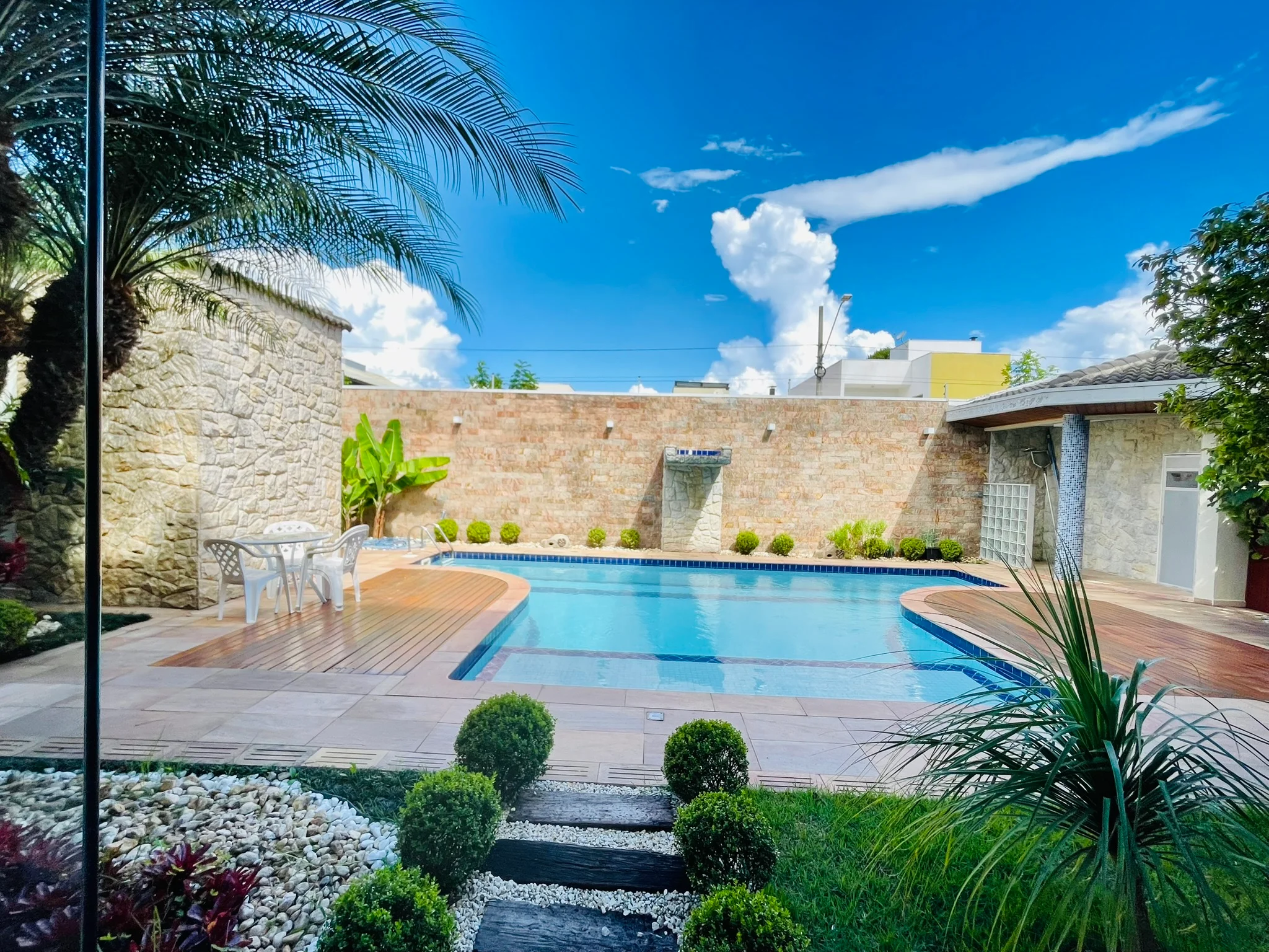 Casa à venda com 4 dormitórios no Condomínio Campos do Conde II em Tremembé/SP.