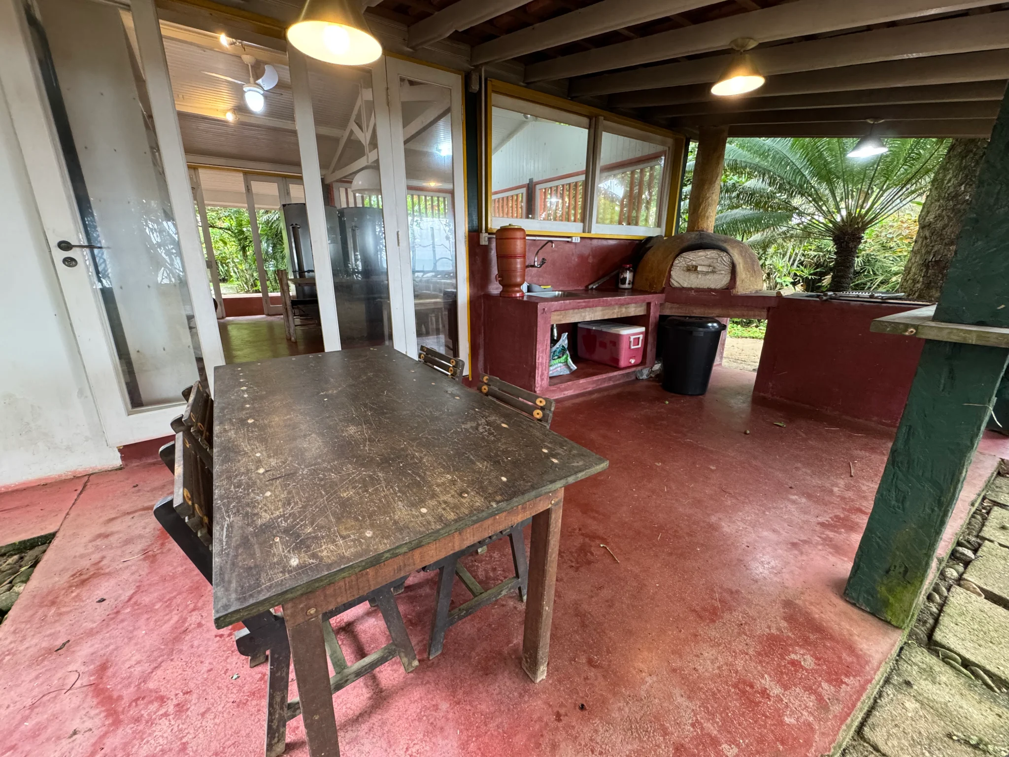 Casa à venda com 5 dormitórios na Praia Vermelha do Centro em Ubatuba/SP. 