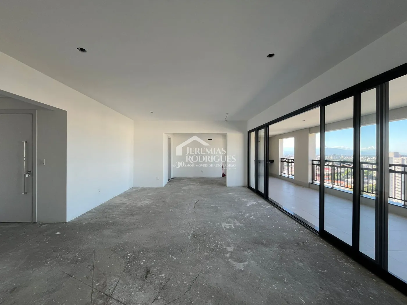 Apartamento à venda com 3 suítes, 211 m² no Edifício Europa em Taubaté/SP