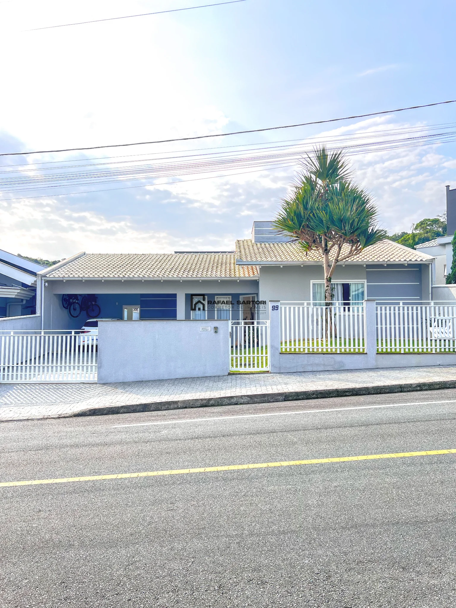 CASA COM 03 QUARTOS NO AMIZADE