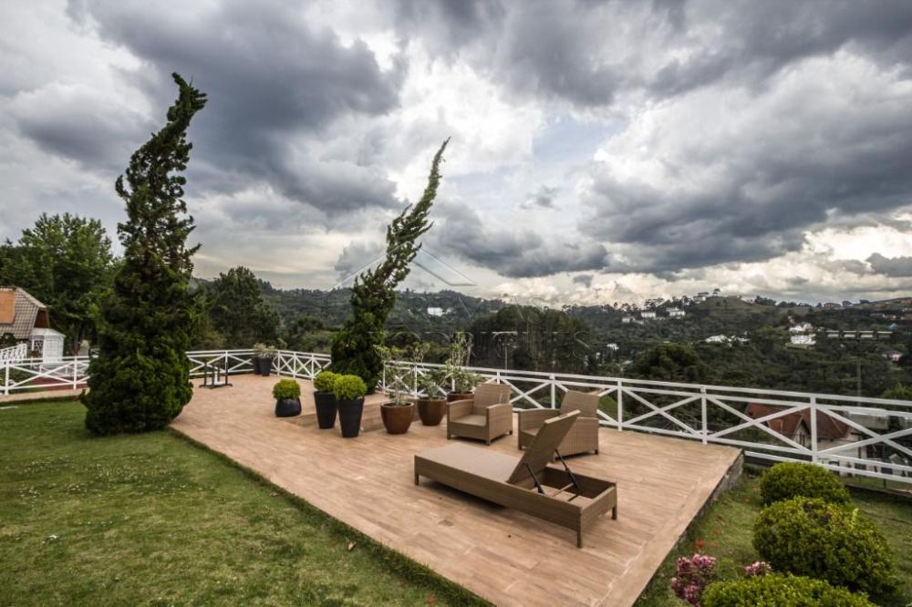 Casa à venda com 7 dormitórios no bairro Recanto das Araucárias em Campos do Jordão/SP.