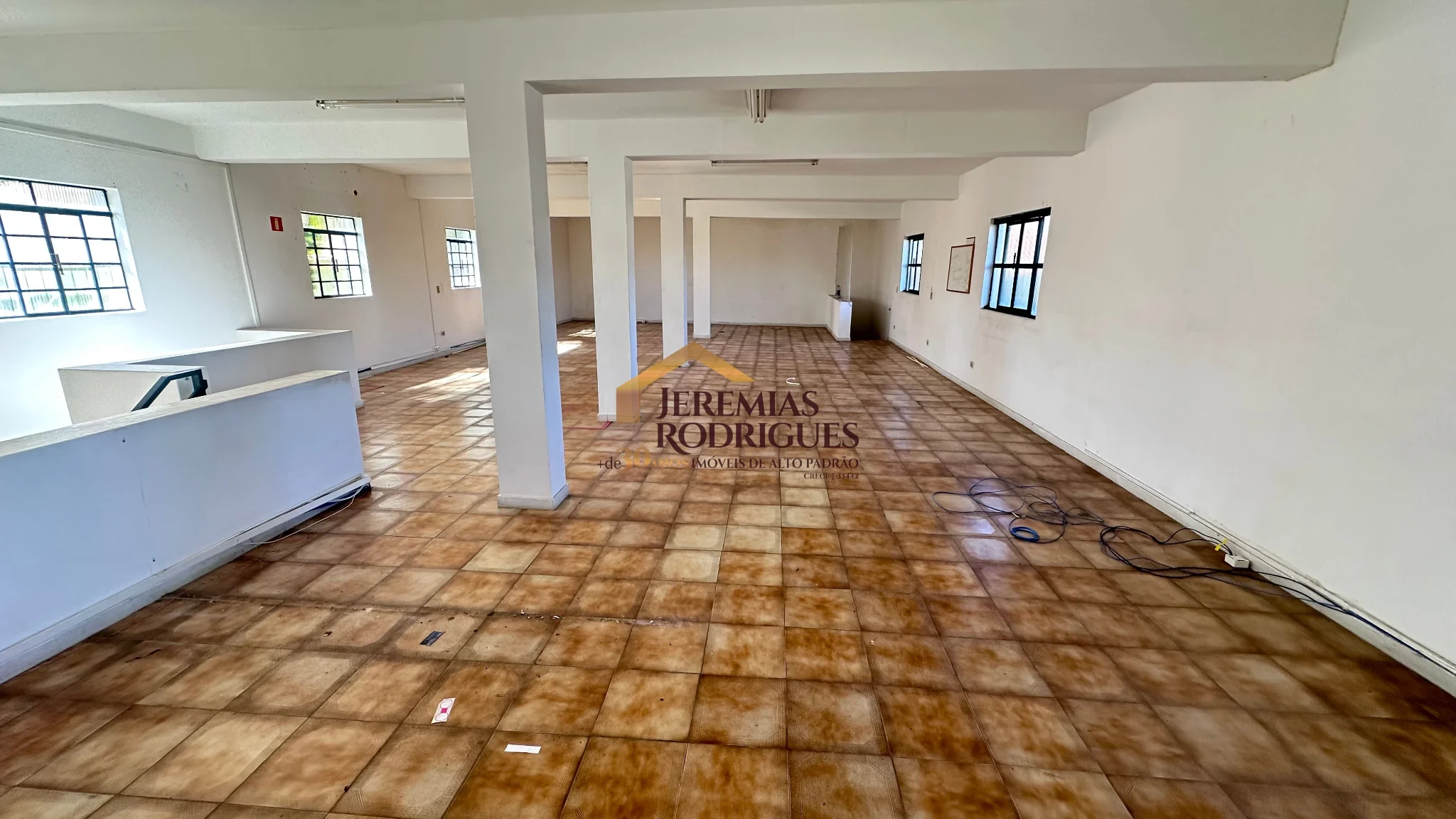 Ponto Comercial para locação no Centro em Pindamonhangaba/SP.