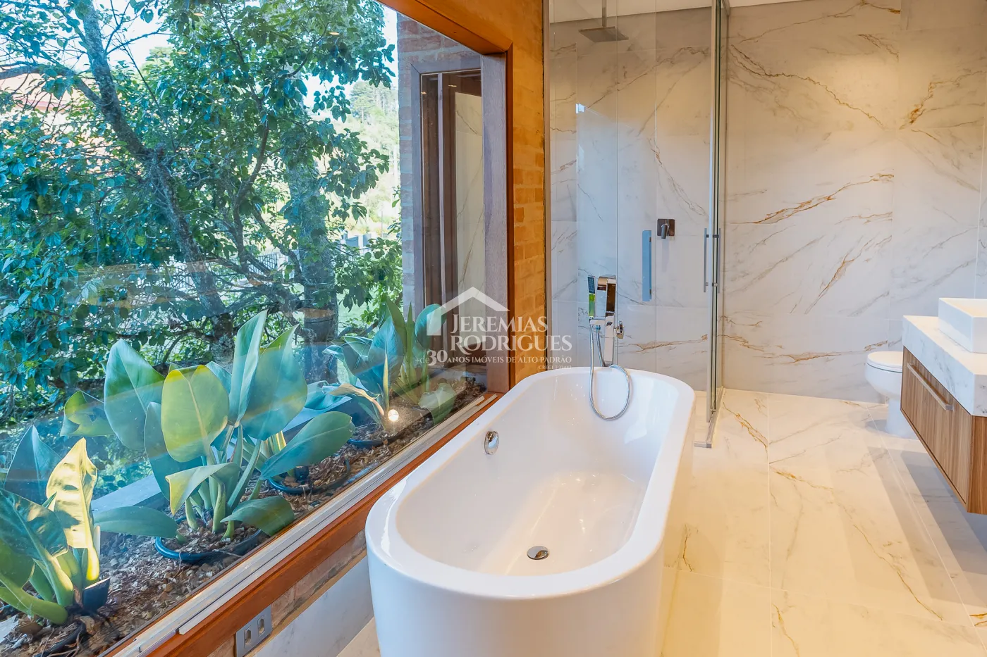 Casa com 4 suítes no condomínio Reserva Figueiredo em Campos do Jordão/SP