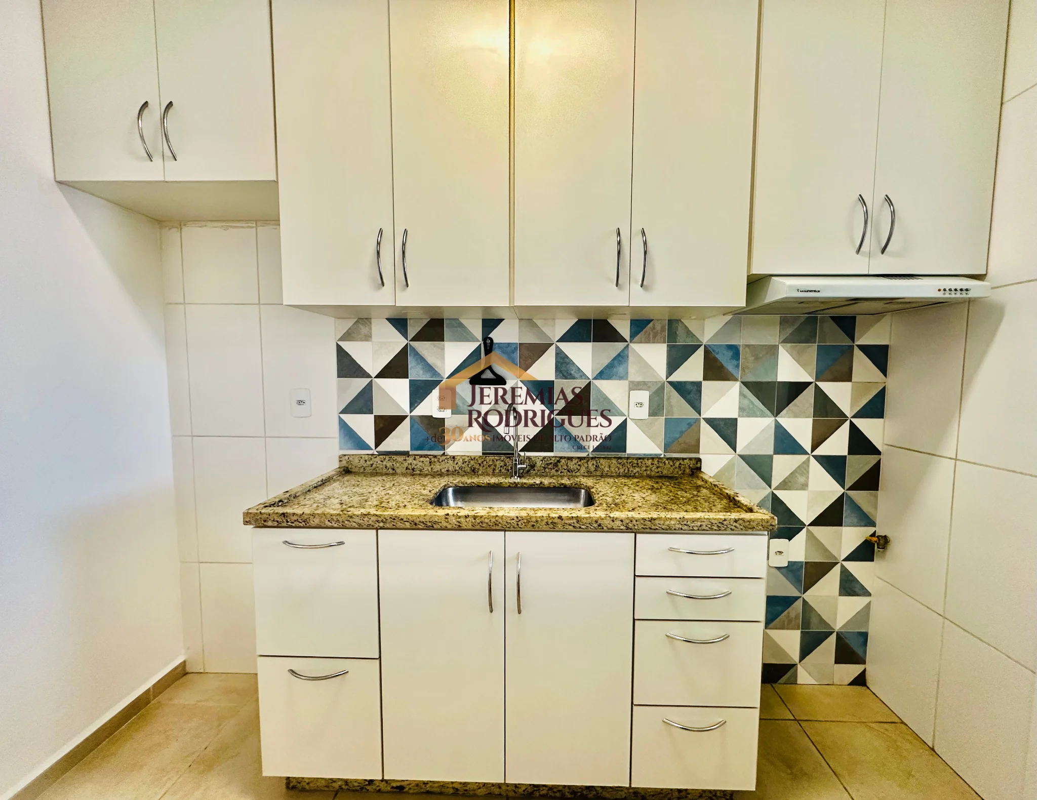 Apartamento para locação e venda no Edifício Solar Vicente Giffoni em Taubaté/SP.