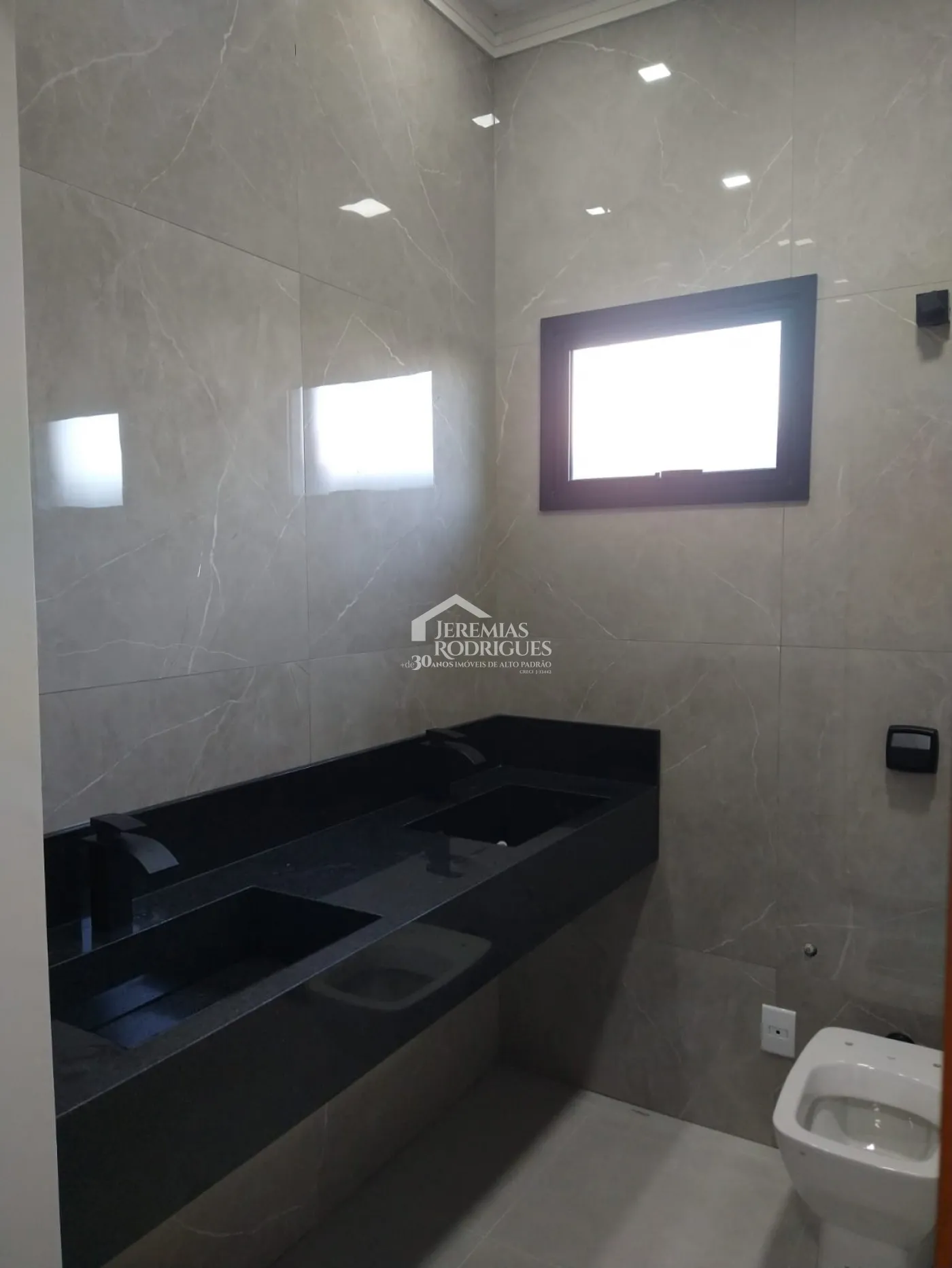 Casa à venda com 2 dormitórios no Condomínio Barão de Tremembé em Tremembé/SP