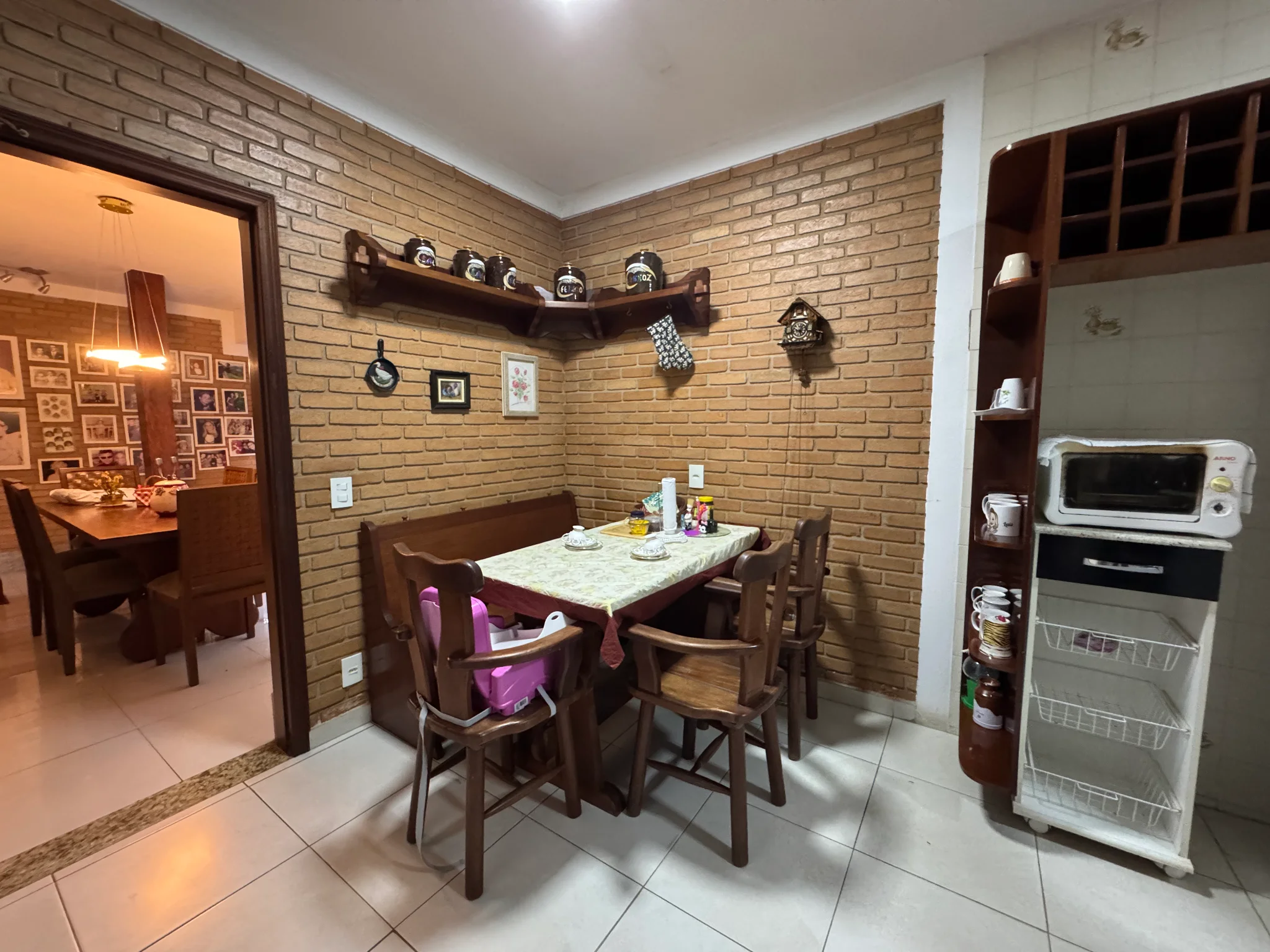 Casa à venda com 5 dormitórios no Condomínio Villlage Paineiras em Pindamonhangaba/SP. 