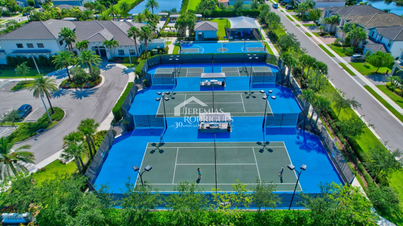 Casa com 4 dormitórios - Condomínio Dakota - Miami/ Flórida