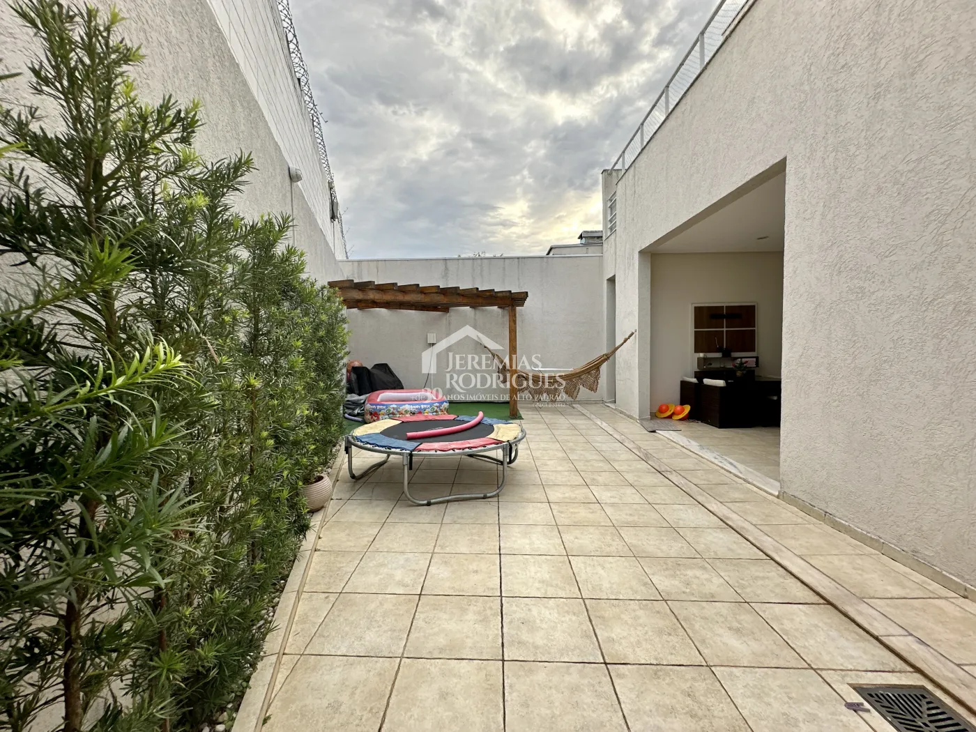 Casa à venda com 3 dormitórios no Condomínio Campos do Conde I em Tremembé/SP