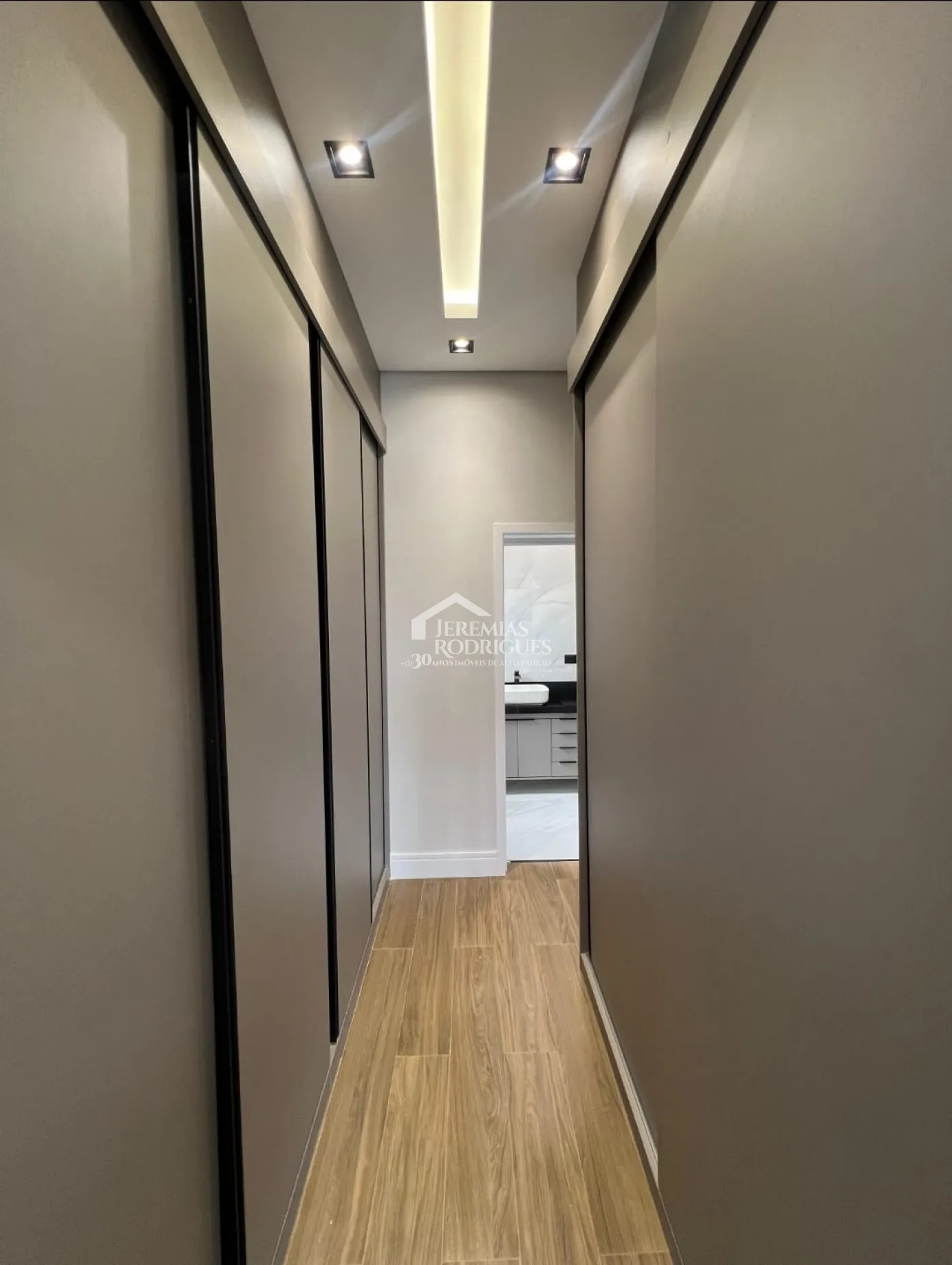 Sobrado com 4 suítes, 300 m² - Condomínio Ouro Ville - Taubaté/SP.