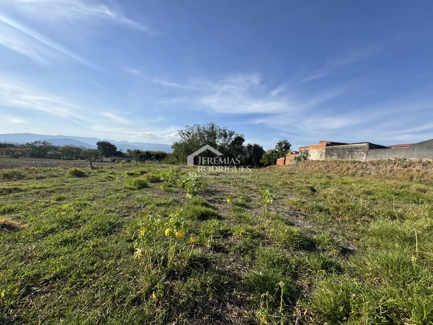 Área à venda com 12.000 m² no bairro do Crispim em Pindamonhangaba/SP.