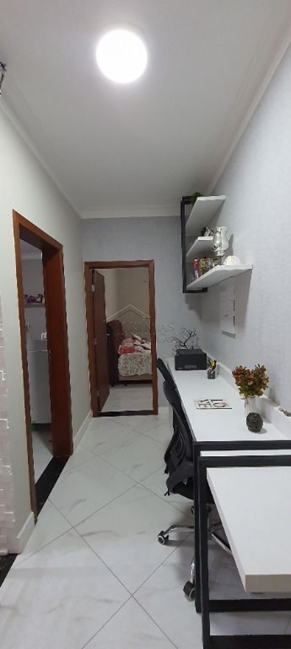 Casa à venda com 3 suítes no Condomínio Parque das Araucárias em Tremembé/SP.