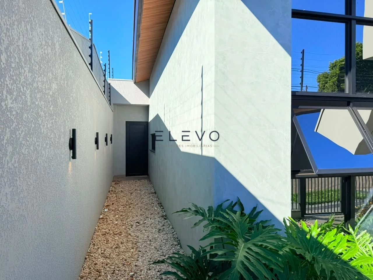 Casa Alto Padrão à Venda no Jardim Real | 3 Suítes, Automação Alexa e Piscina Aquecida