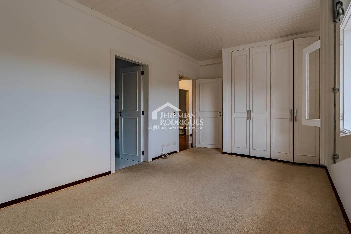 Casa para venda com 5 suítes no Condomínio Jardim Véu da Noiva em Campos do Jordão/SP