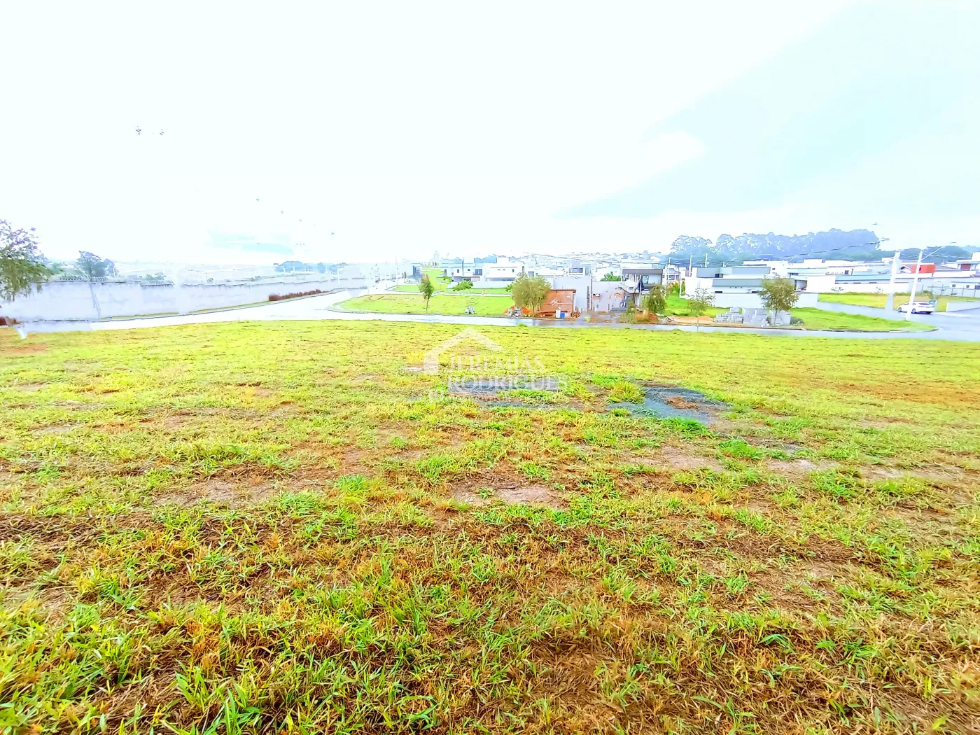 Terreno à venda com 290 m² no Condomínio Bosque do Imperador em Pindamonhangaba/SP.