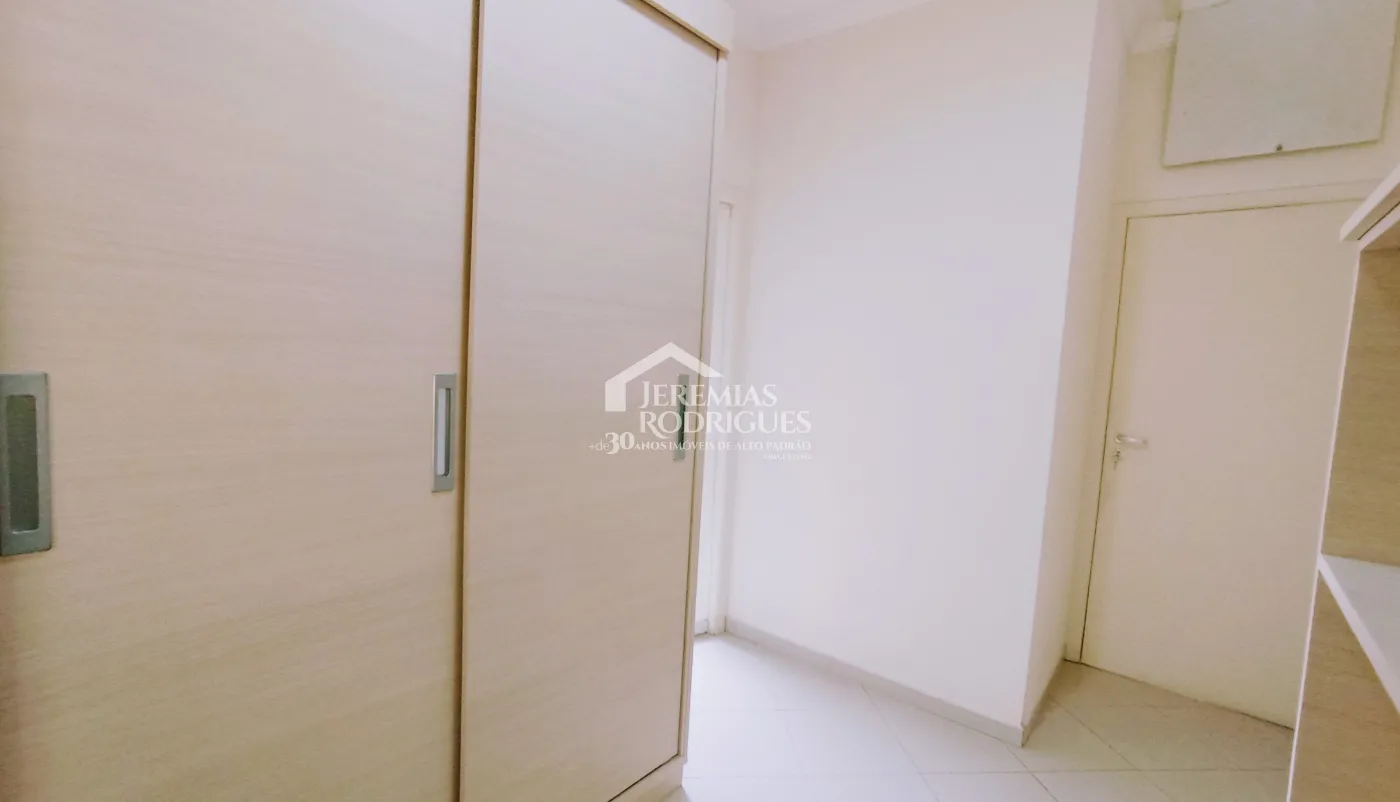 Casa à venda com 5 dormitórios no Condomínio Taubaté Village em Taubaté/SP.