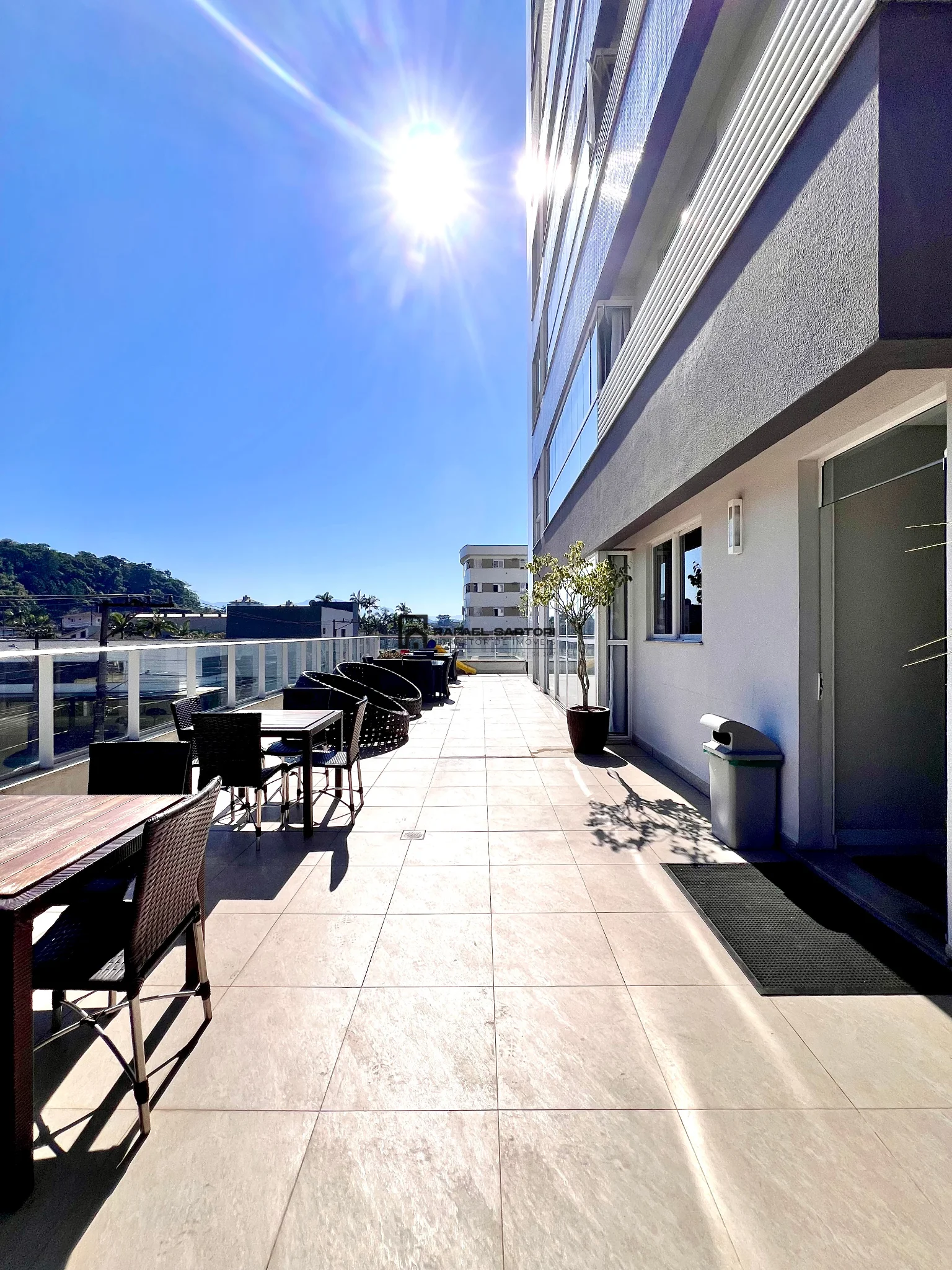 APARTAMENTO COM DECK PRIVATIVO