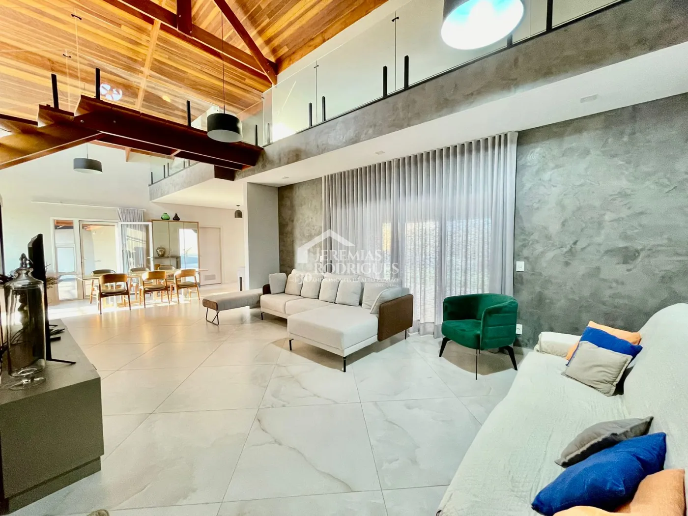 Casa à venda com 3 dormitórios no Condomínio Village da Serra em Tremembé/SP.