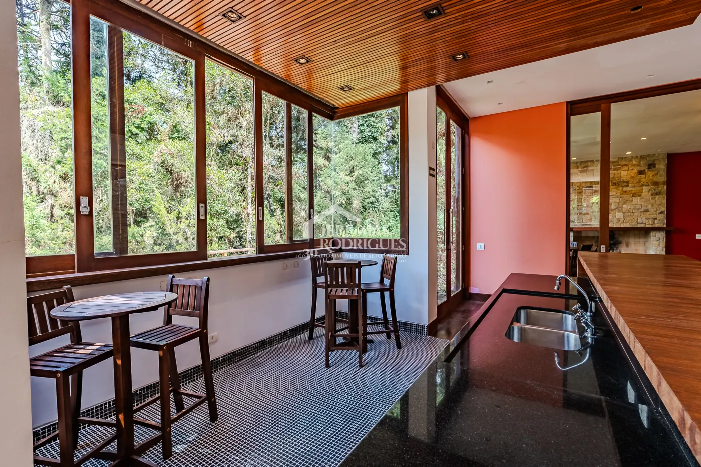 Casa para venda com 5 suítes no Condomínio Villandry em Campos do Jordão/SP