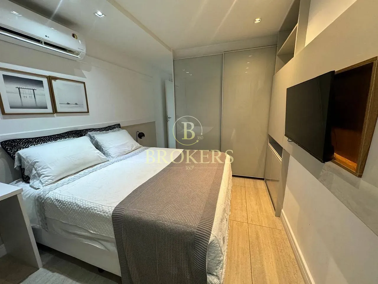 Apartamento a venda. Ipanema na quadra da praia! 2 quartos (1 suíte), varanda com vista mar, vaga,
