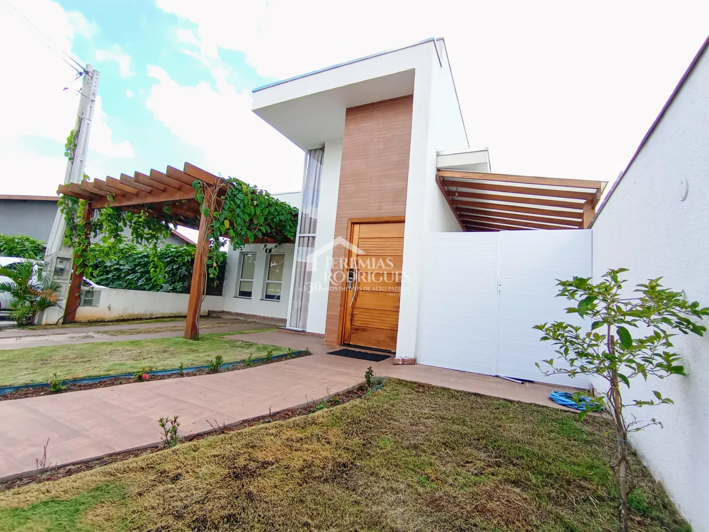 Casa para venda com 2 dormitórios no Residencial Charles Schineider em Taubaté/SP