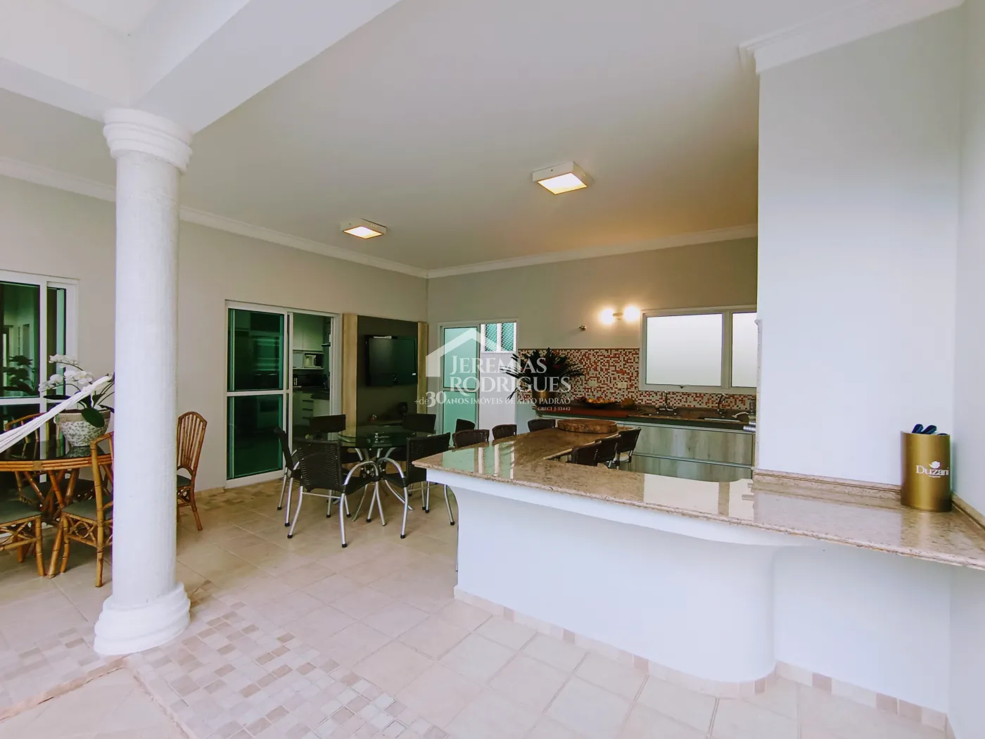 Casa à venda com 4 dormitórios no Condomínio Taubaté Village em Taubaté/SP.