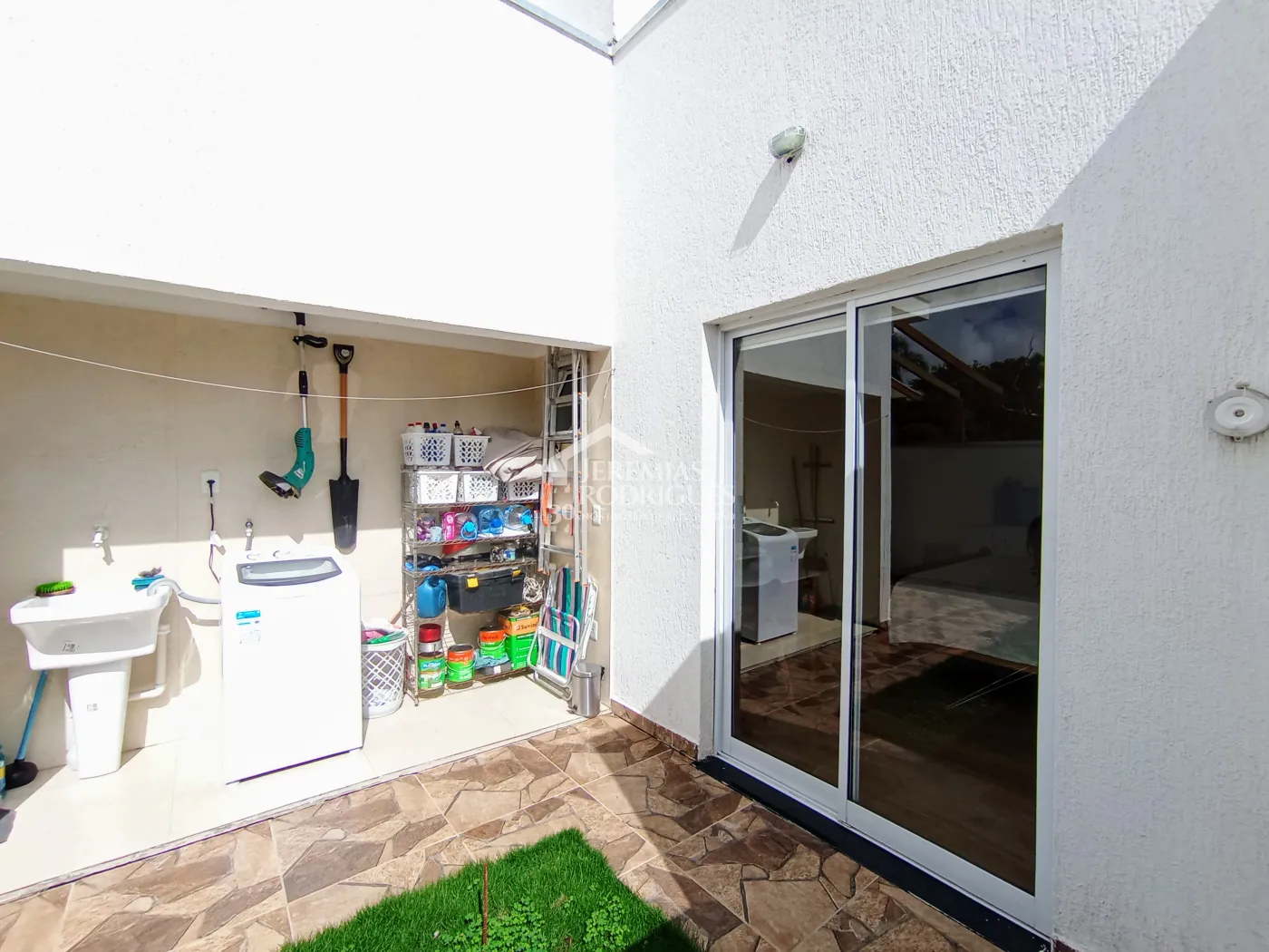 Casa para venda com 2 dormitórios no Residencial Charles Schineider em Taubaté/SP