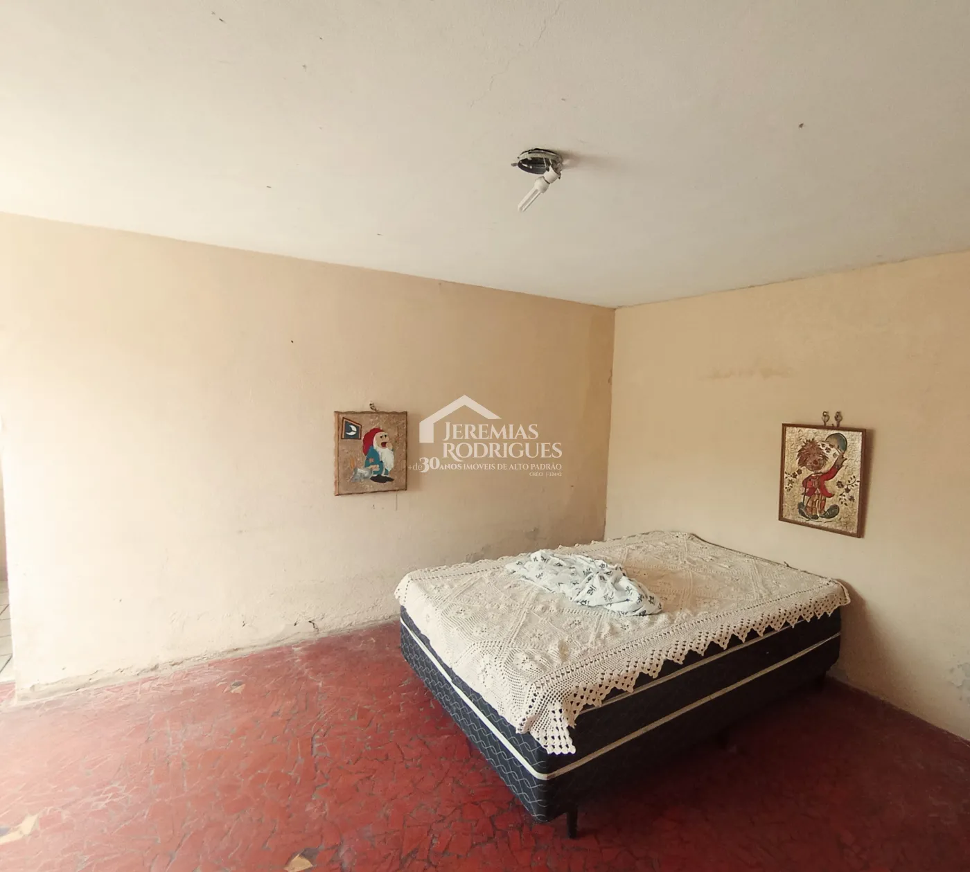 Casa para venda e locação no bairro Jardim Eulária em Taubaté/SP.