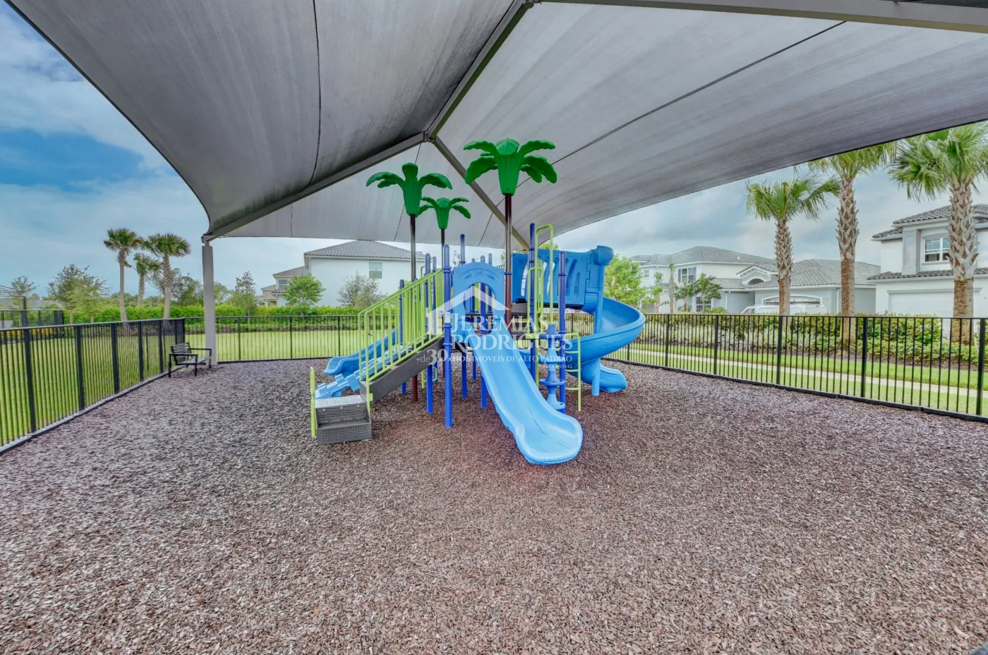 Casa com 4 dormitórios - Condomínio Dakota - Miami/ Flórida