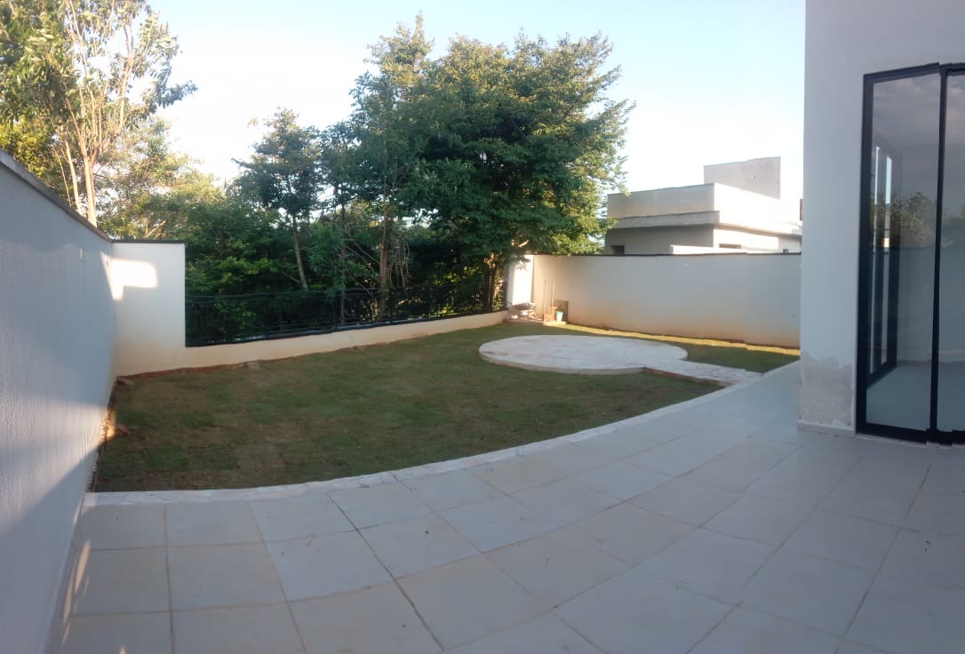 Casa à venda com 3 suítes no Condomínio Reserva dos Lagos em Pindamonhangaba/SP.