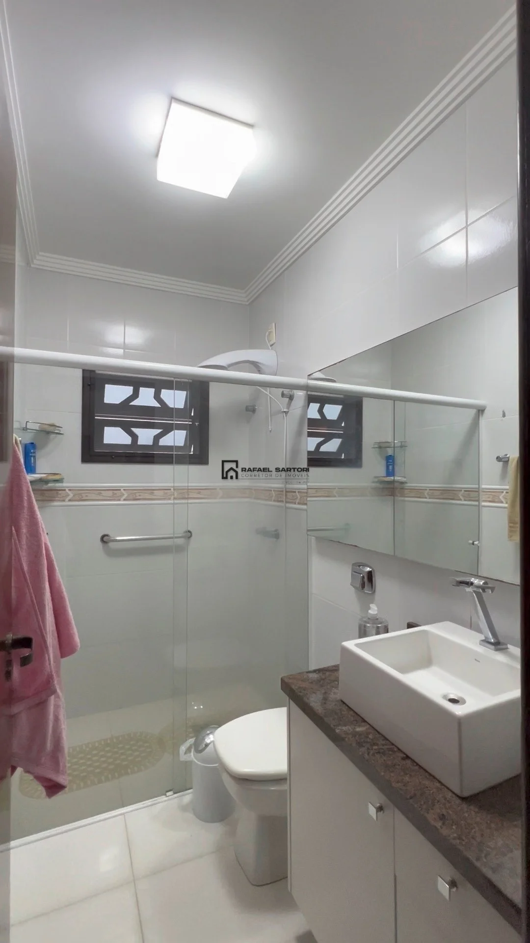 CASA COM 04 QUARTOS BAIRRO AMIZADE