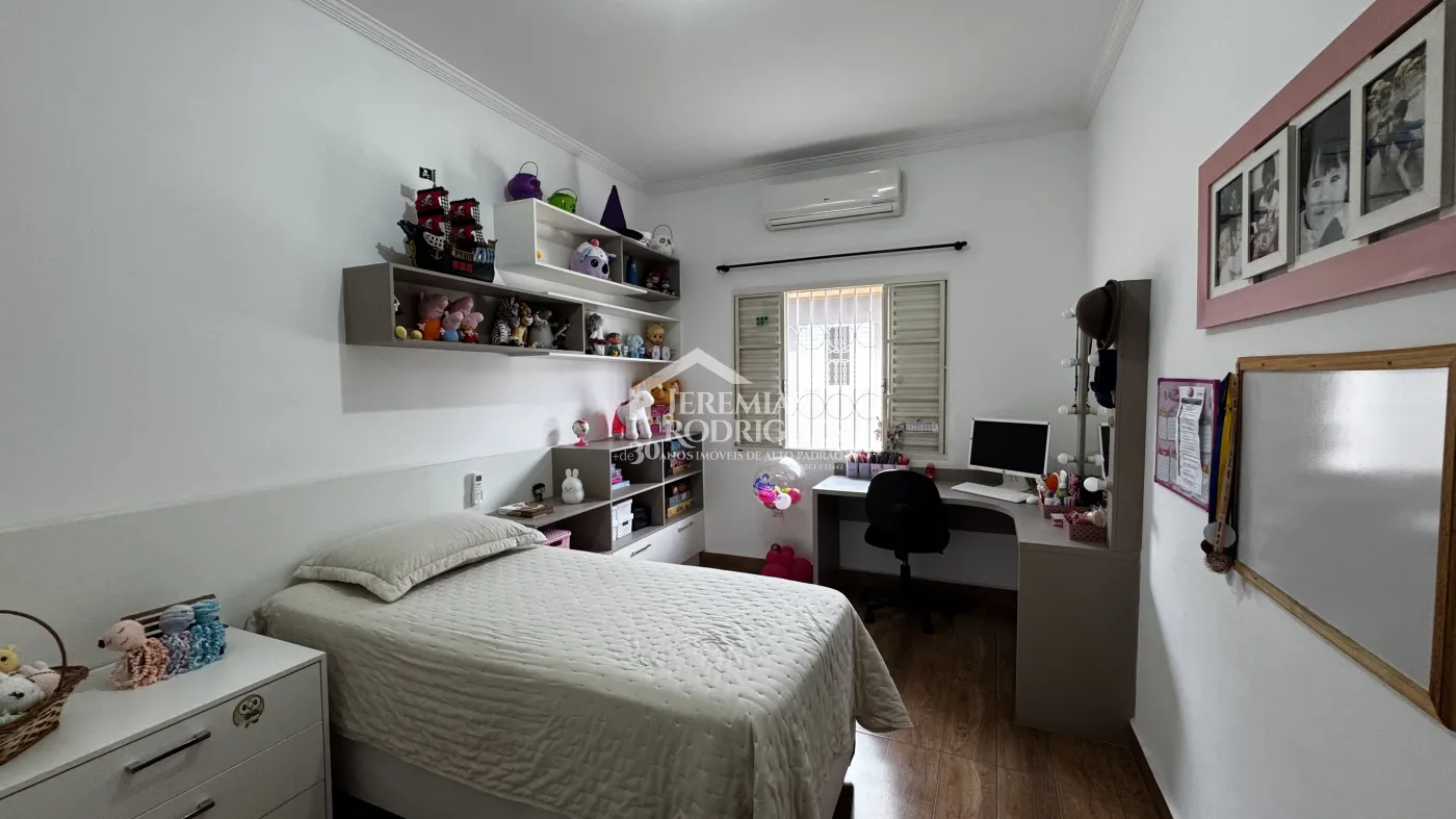 Casa para venda e locação com 3 dormitórios no bairro Chácara da Galega em Pindamonhangaba/SP.