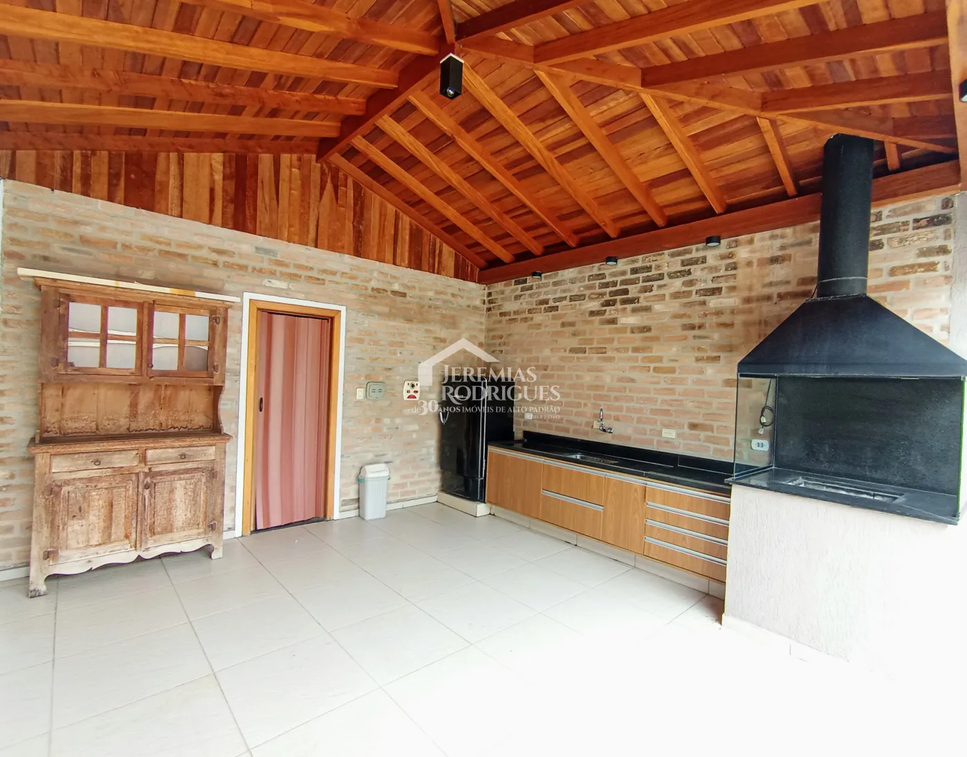 Casa para venda e locação com 3 dormitórios no Condomínio Taubaté Village em Taubaté/SP