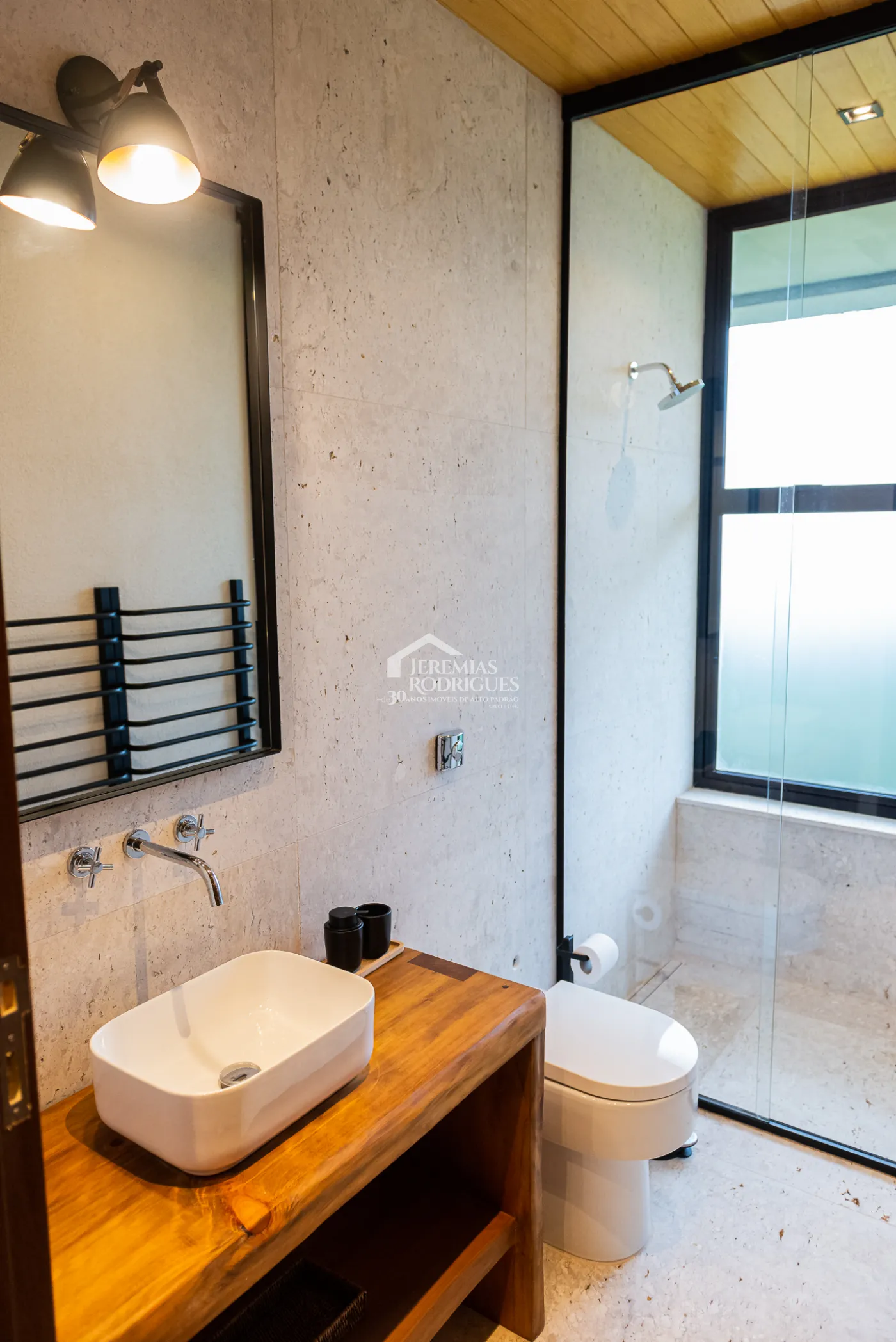 Casa com 5 quartos, 560 m²- Colinas Capivari - Campos do Jordão/SP