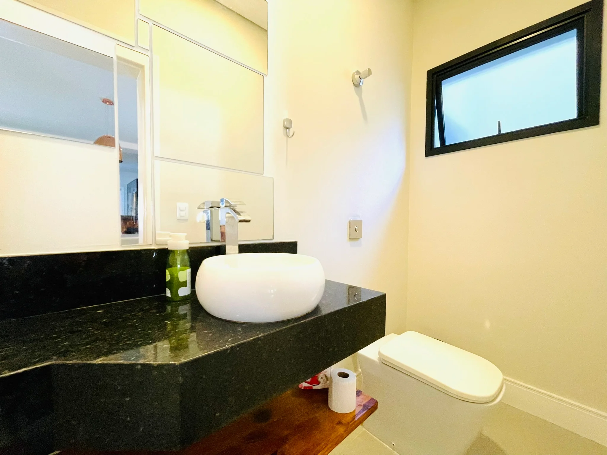 Casa à venda com 4 suítes no Condomínio Tecoara em Taubaté/SP.