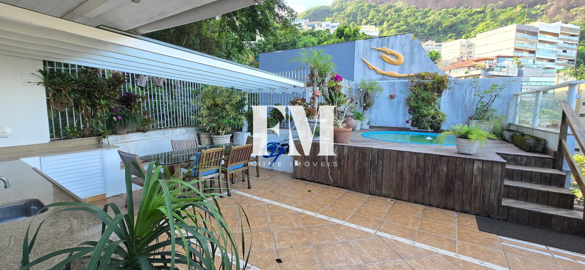 Casa Espetacular a venda na Lagoa | Rua Sacopã | Original 4 Quartos (3 Suítes) | com Piscina e Vista Panorâmica.              e Piscina - foto 3