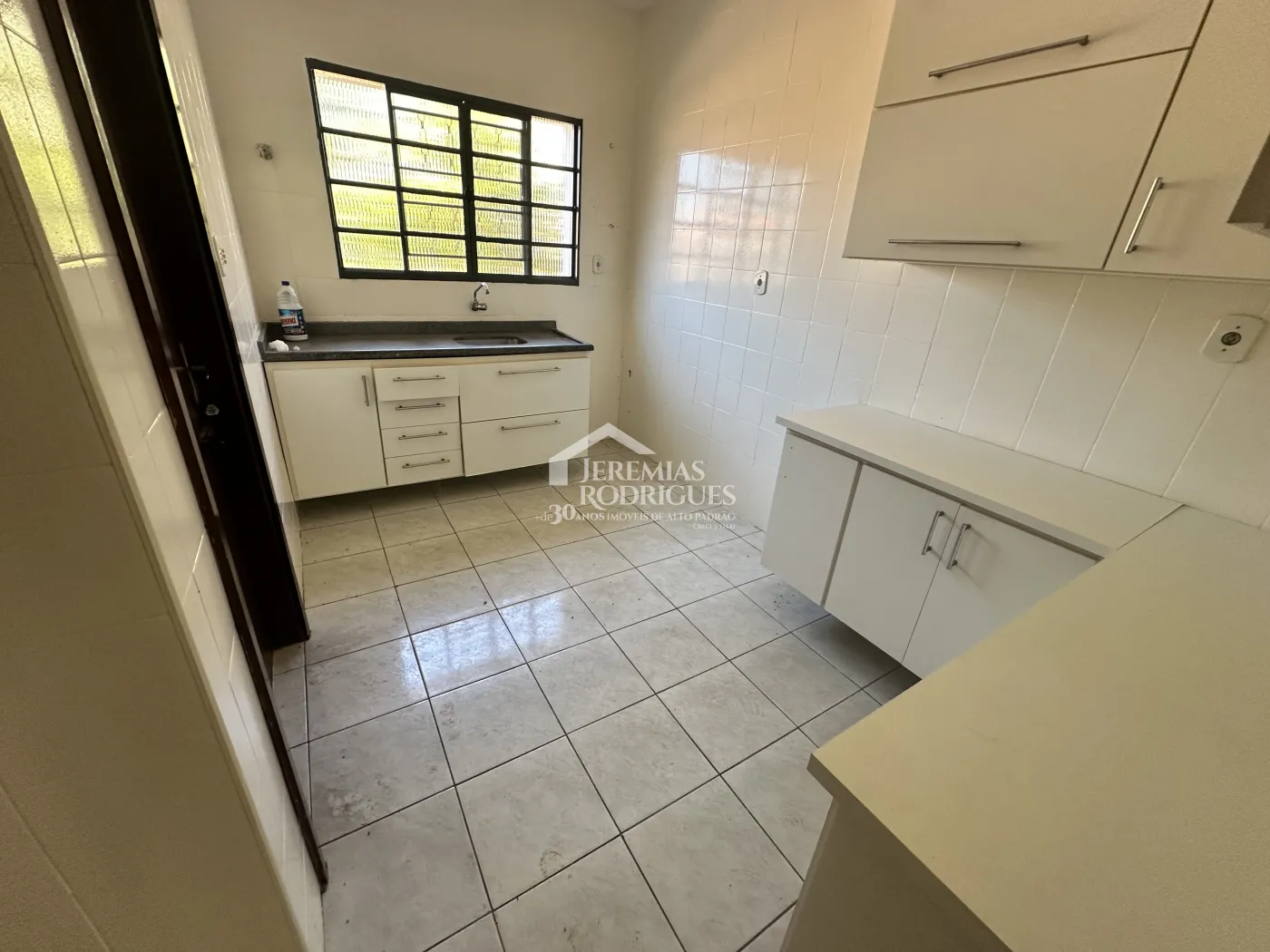 Casa para venda com 3 dormitórios no bairro Lessa em Pindamonhangaba/SP