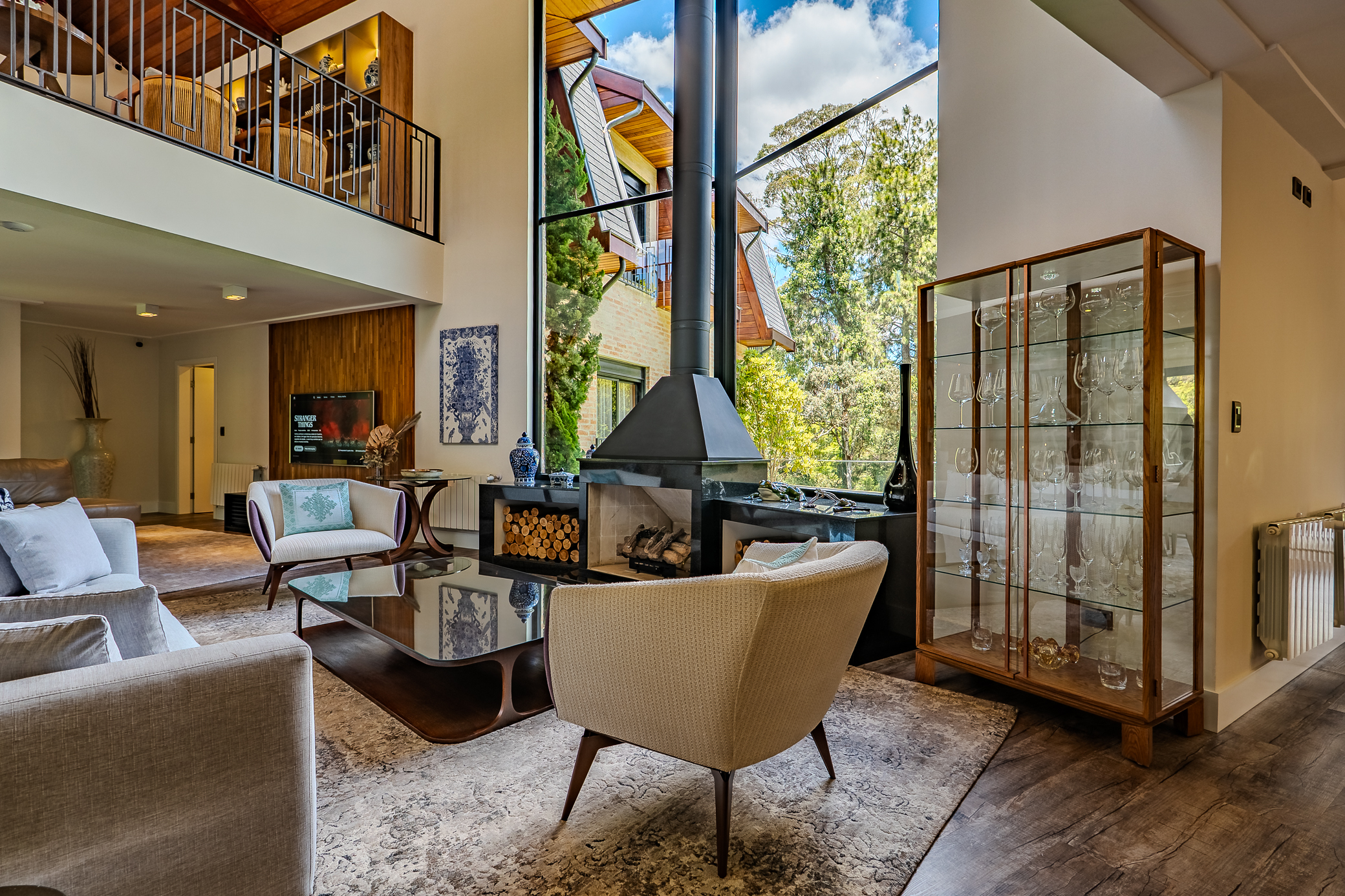 Mansão à venda com 5 suítes no Condomínio Reserva Figueiredo em Campos do Jordão/SP. 