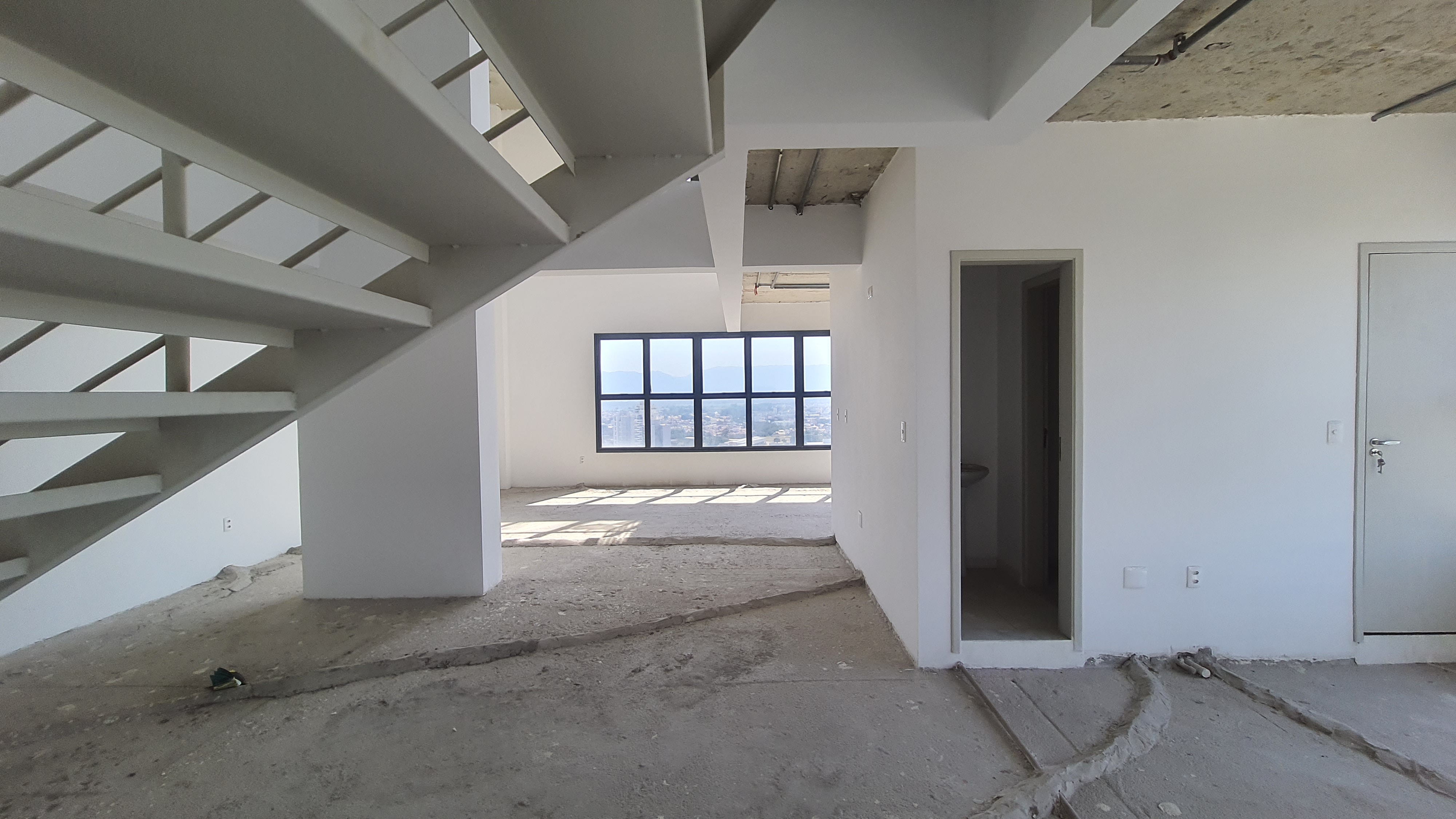 Sala comercial duplex à venda, 144 m² no Edifício The One Office Tower em Taubaté/SP.