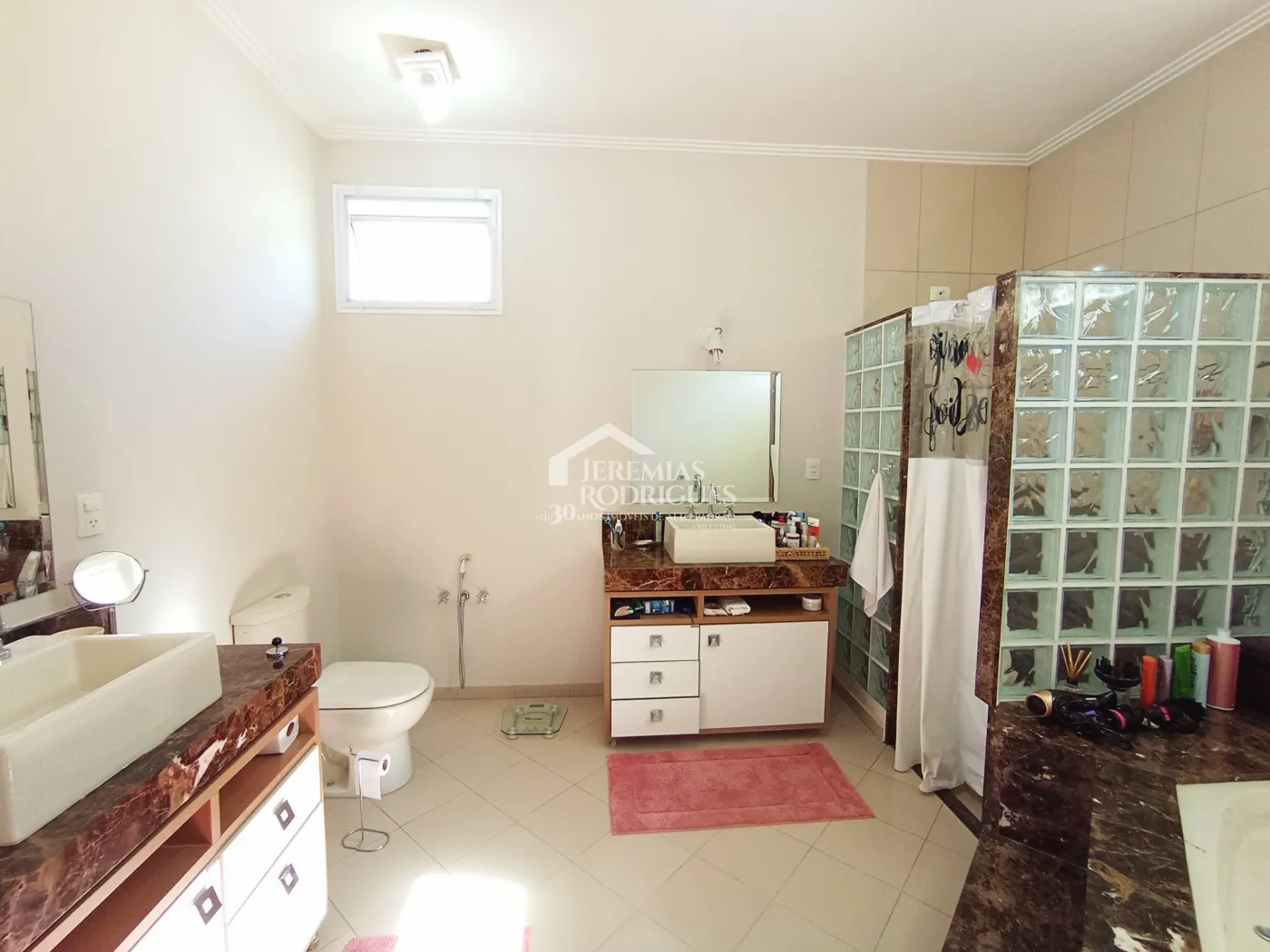 Casa à venda com 4 dormitórios no Condomínio Village Paineiras em Pindamonhangaba/SP