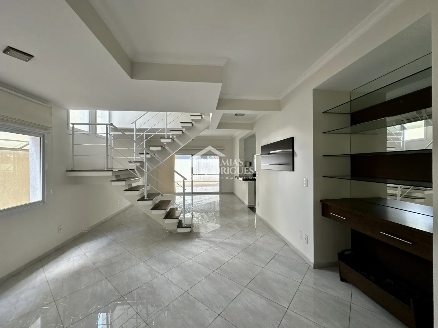 Casa para venda e locação com 4 suítes no Condomínio Campos do Conde II em Tremembé/SP