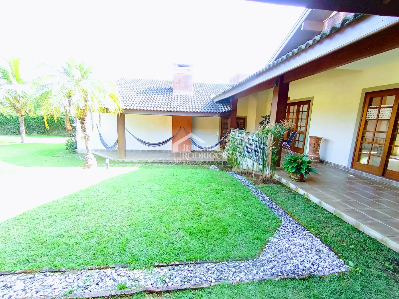 Casa à venda com 3 dormitórios no Condomínio Chácaras Cataguá em Taubaté/SP