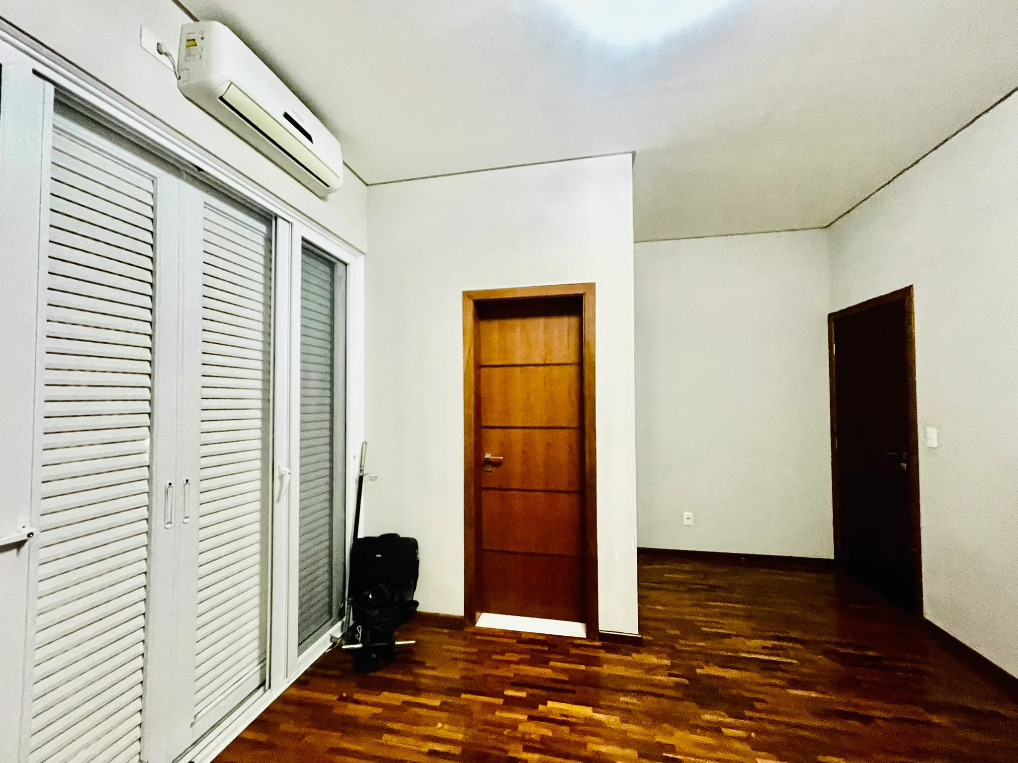 Casa à venda com 3 suítes no Condomínio Residencial San Marco em Taubaté/SP
