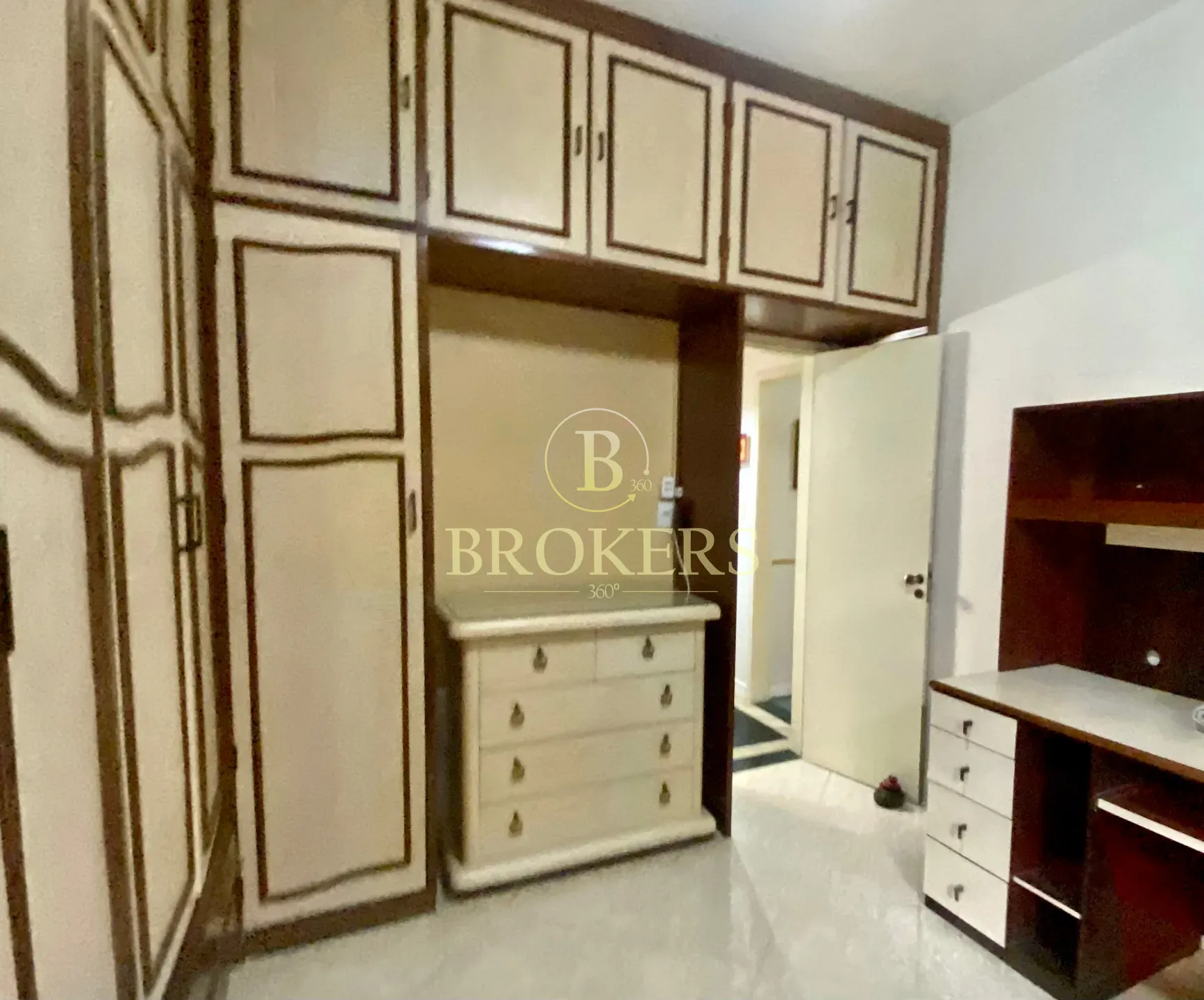 Oportunidade na quadra da praia Copacabana, Posto 3! Apartamento modernizado à venda, 2 quartos , s — foto 8