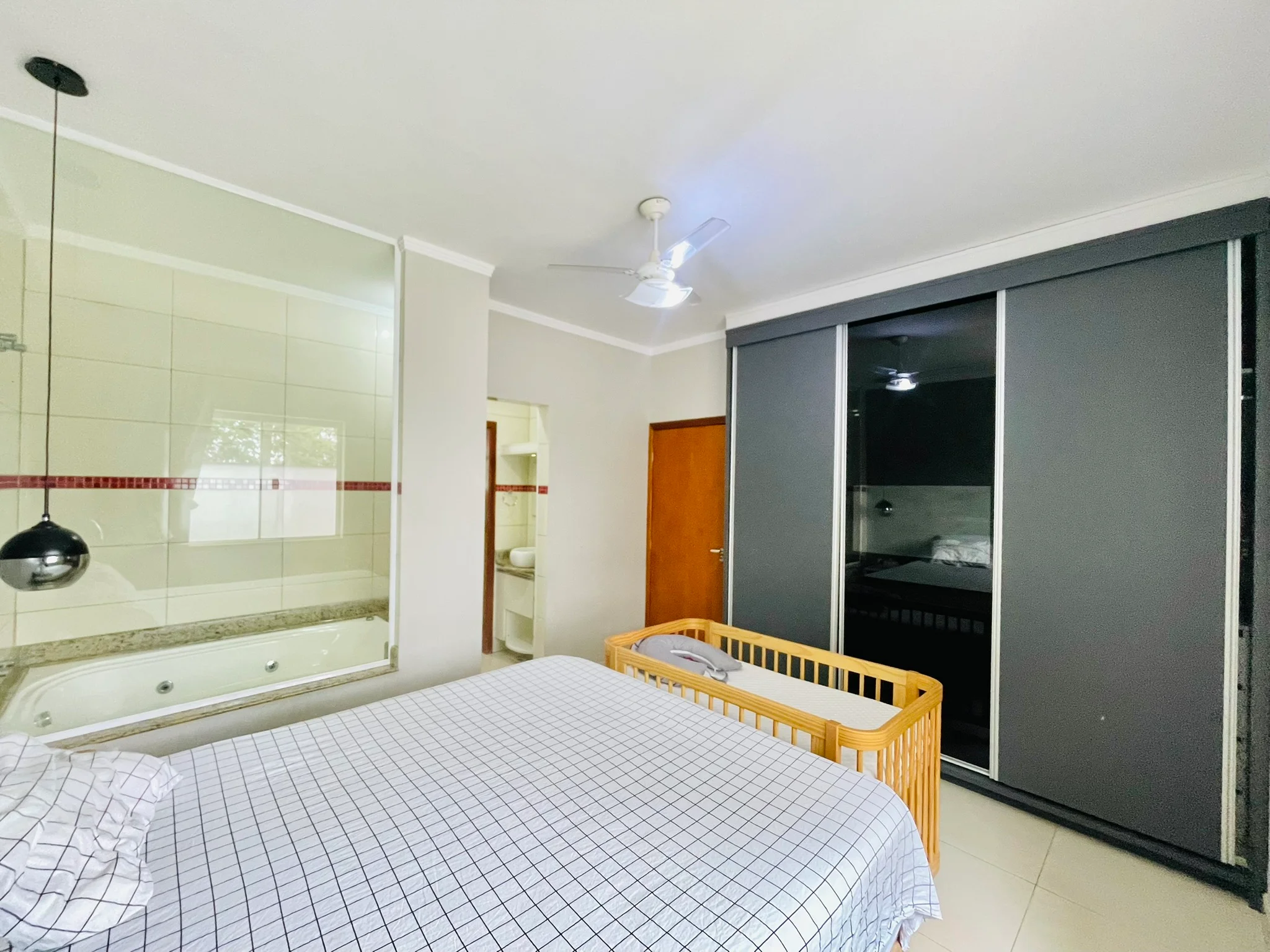 Casa à venda com 3 dormitórios no Condomínio Campos do Conde II em Tremembé/SP. 