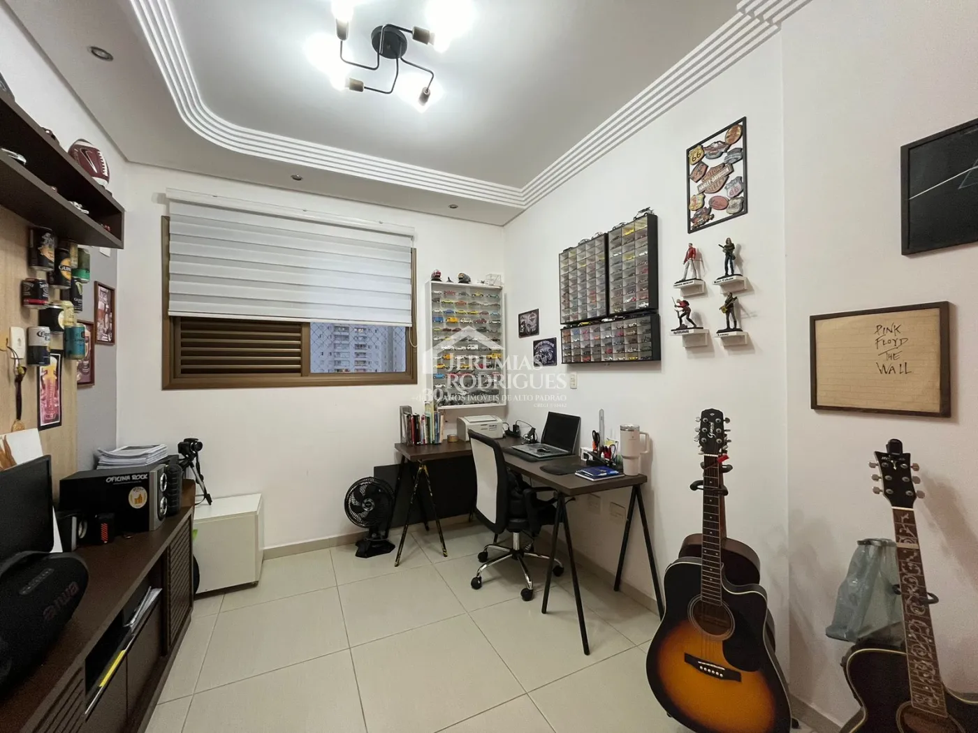 Apartamento duplex à venda com 2 dormitórios, 107 m² no Edifício Jabuticabeiras em Taubaté/SP.