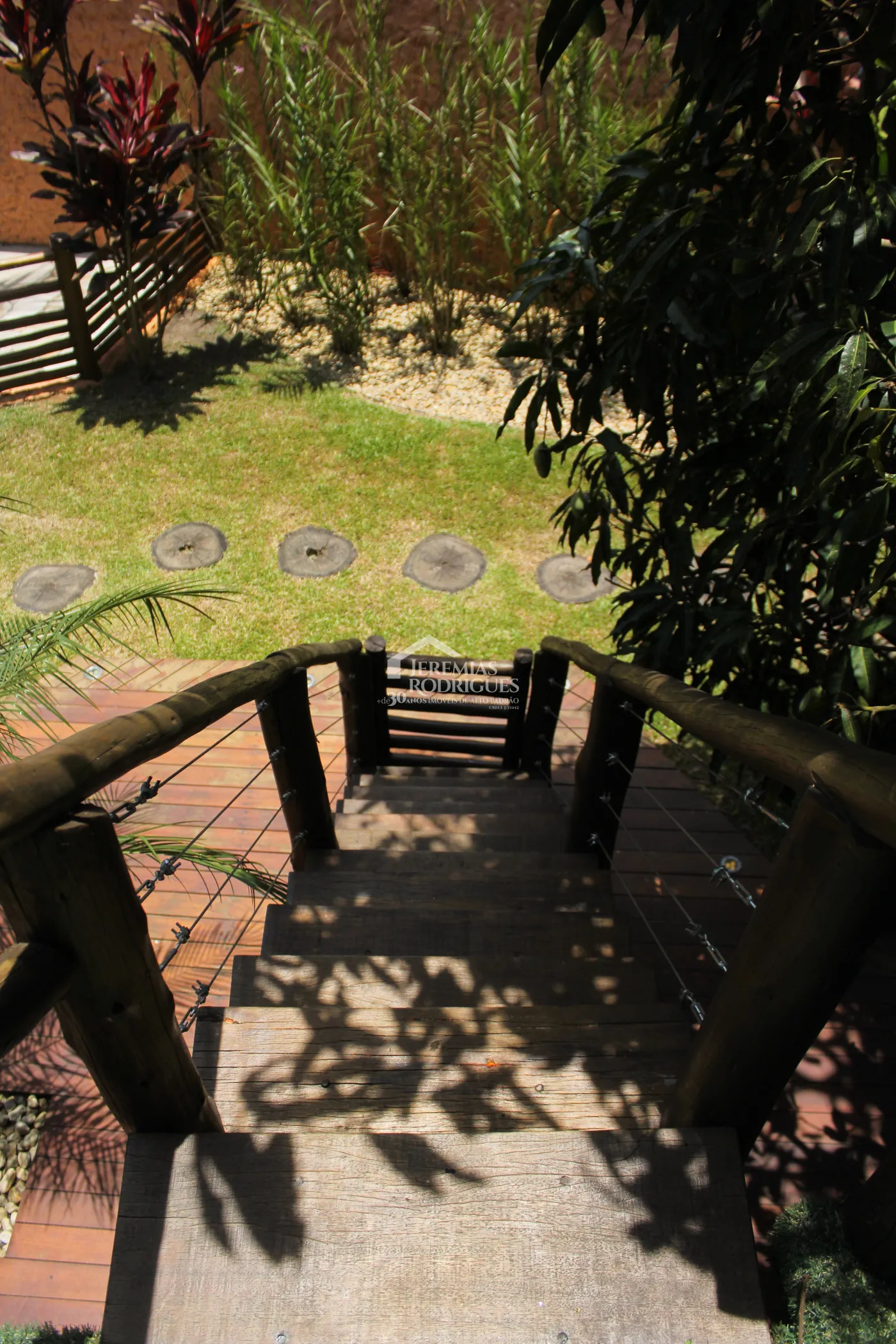 Casa para venda e locação com 5 dormitórios no Condomínio Taubaté Village em Taubaté/SP.